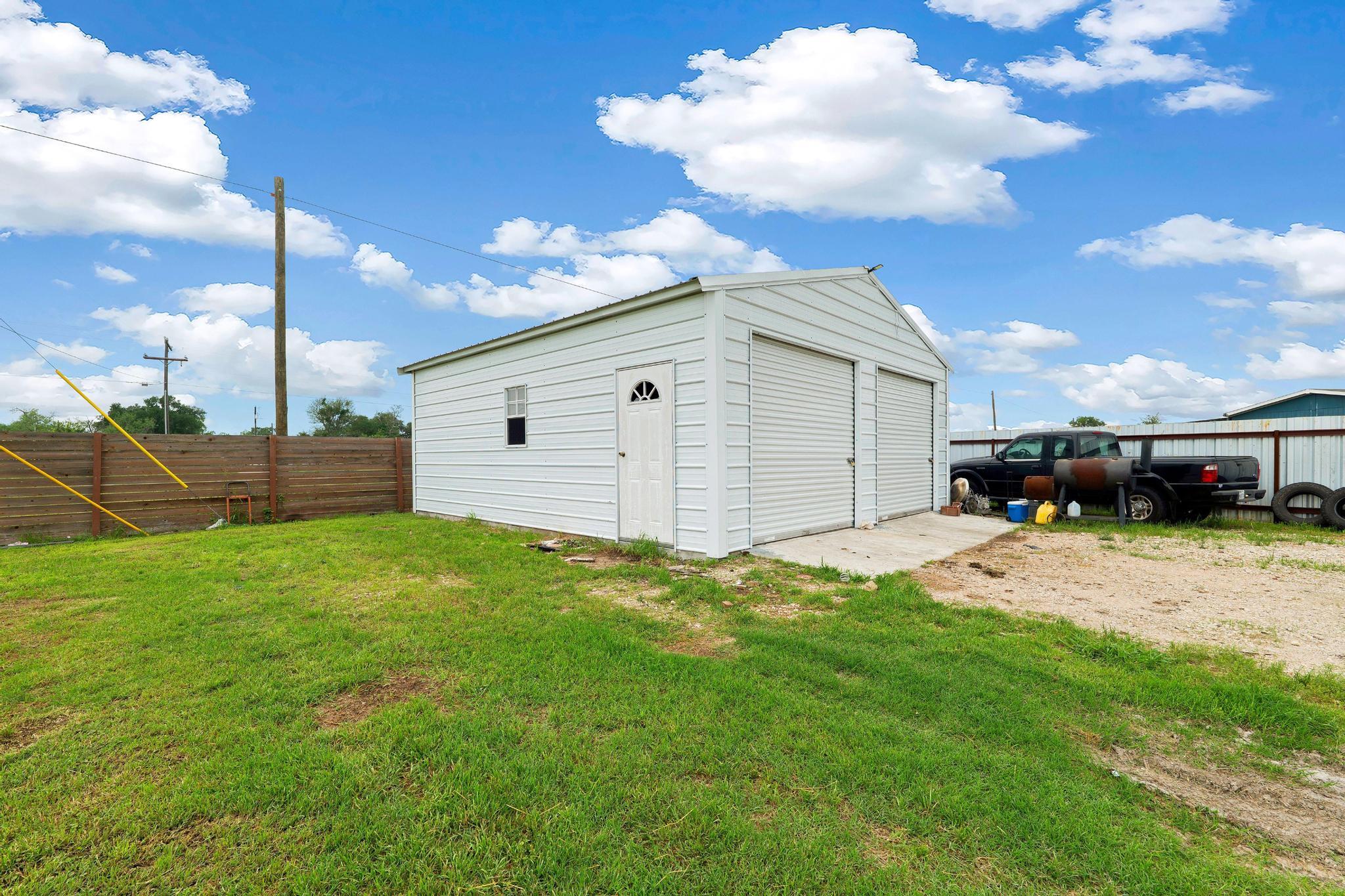 102 Double C Dr, Cedar Creek, TX 78612