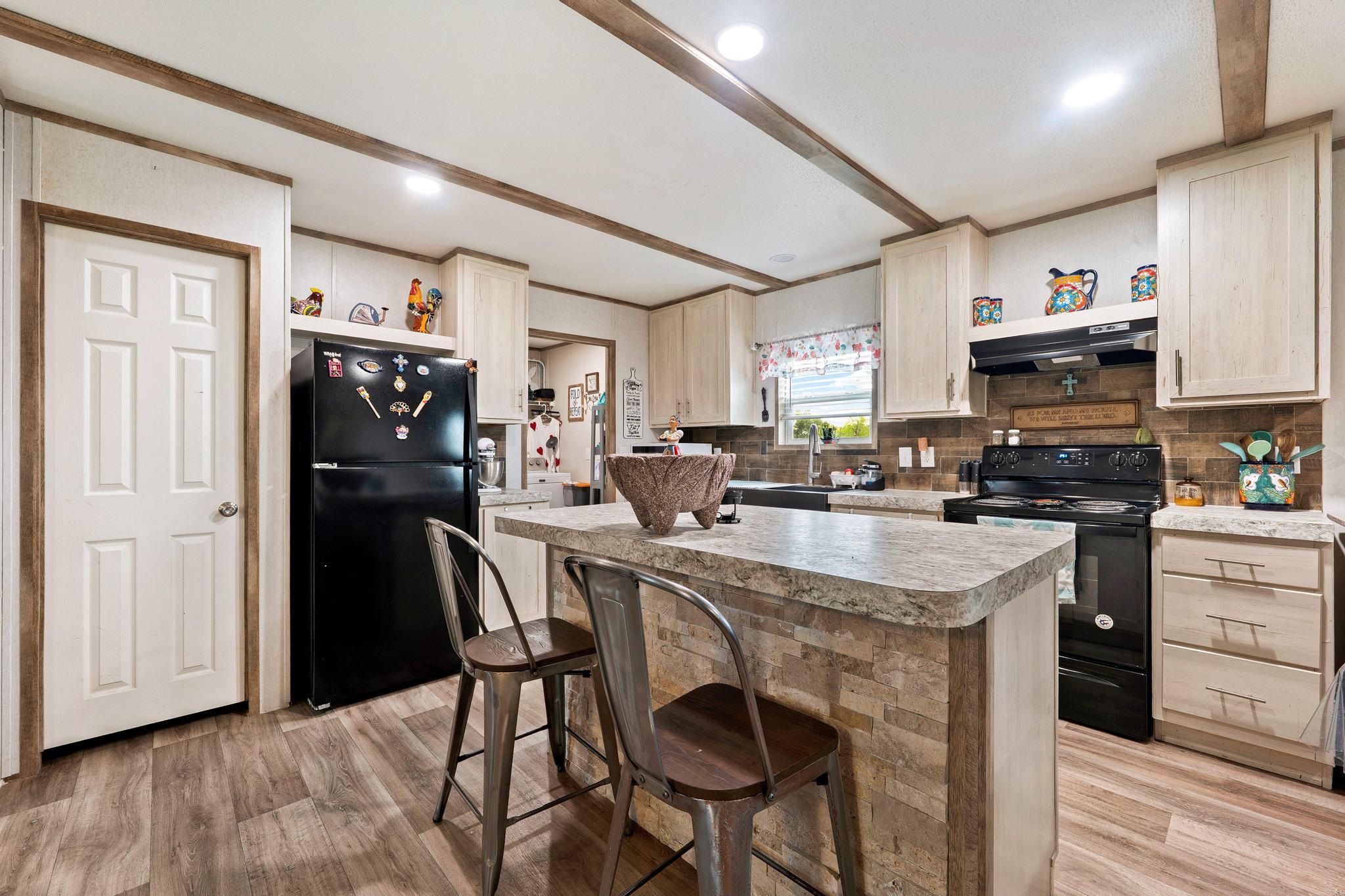 102 Double C Dr, Cedar Creek, TX 78612