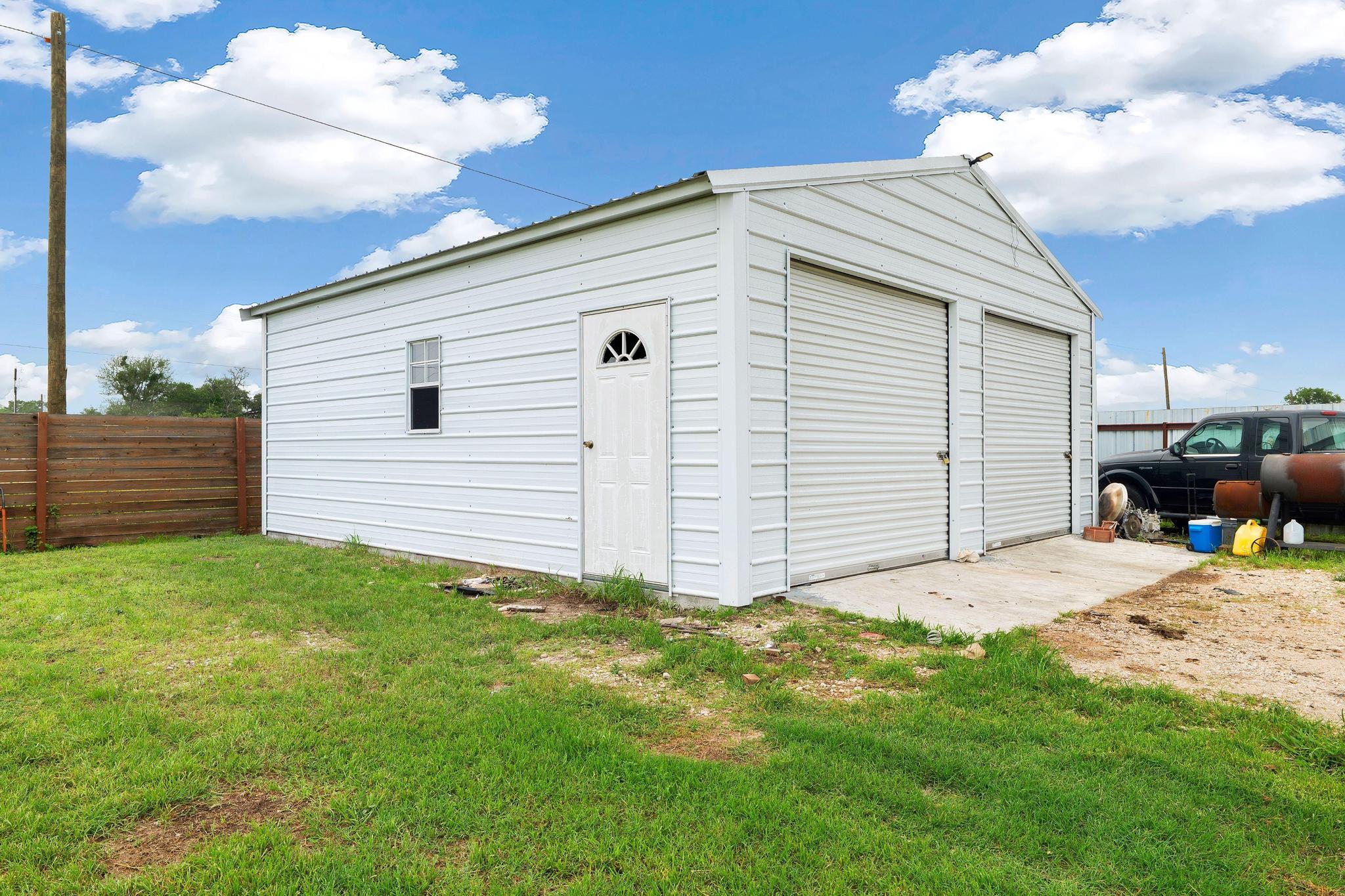 102 Double C Dr, Cedar Creek, TX 78612