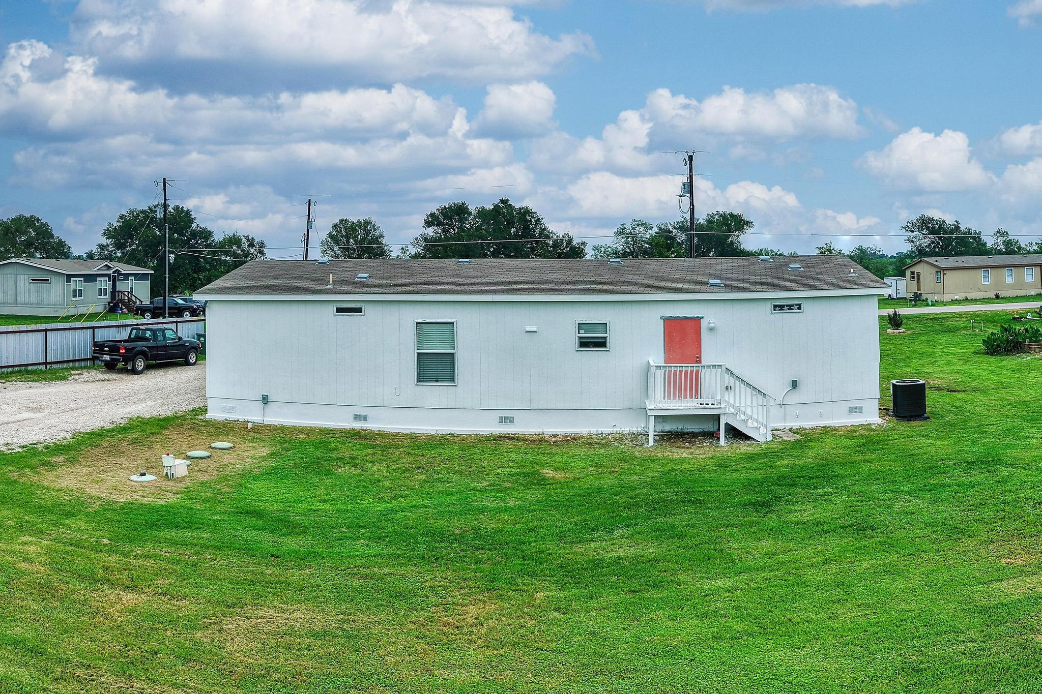 102 Double C Dr, Cedar Creek, TX 78612