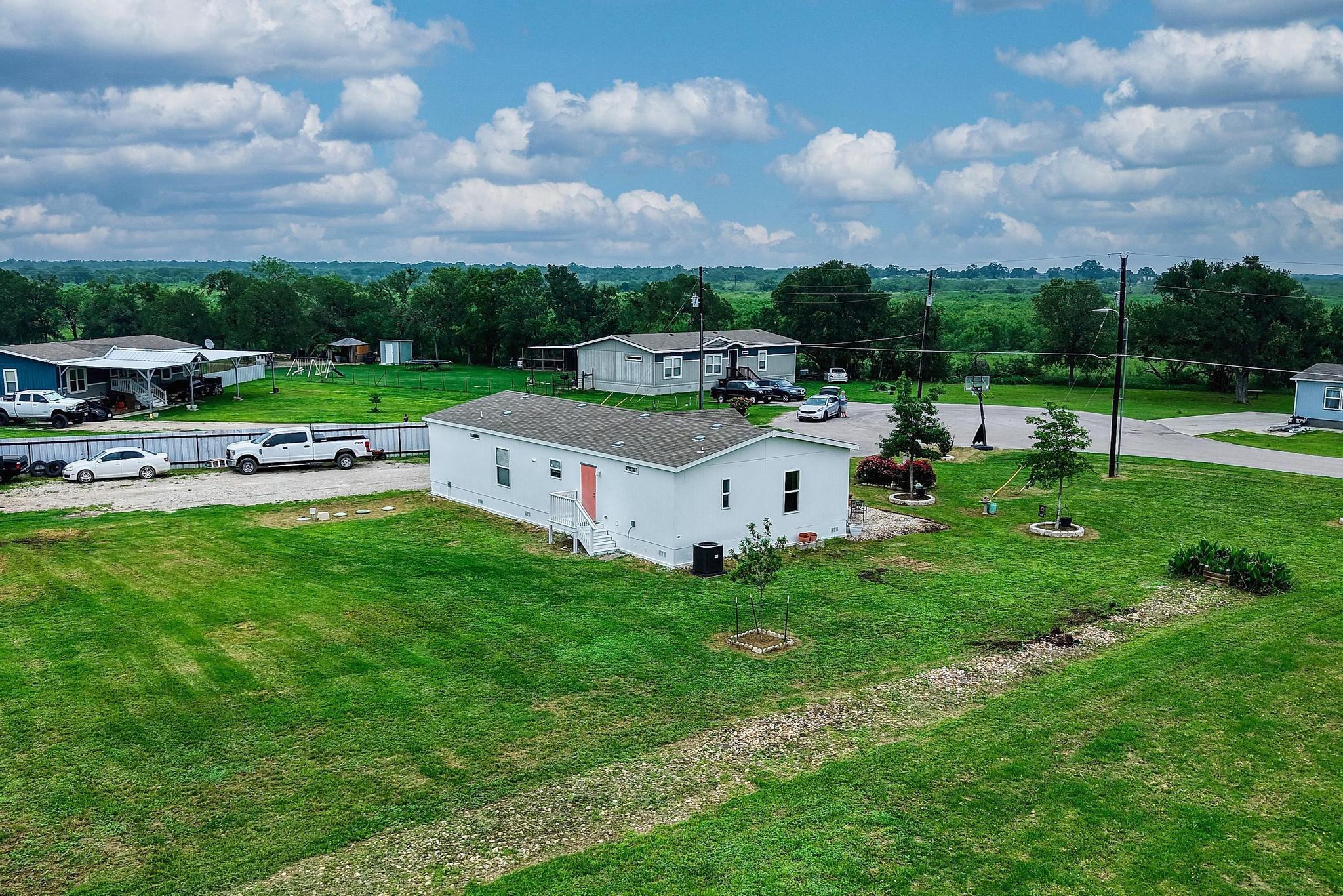 102 Double C Dr, Cedar Creek, TX 78612