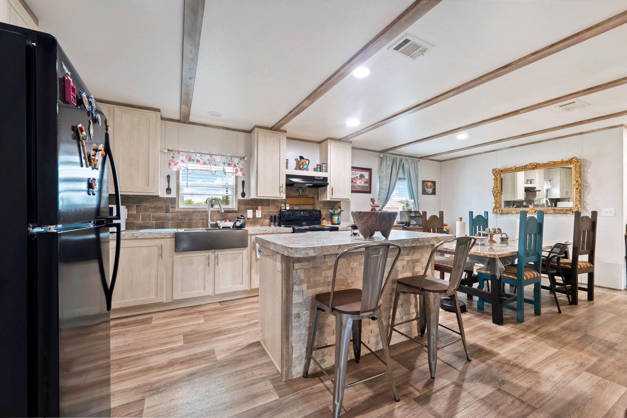 102 Double C Dr, Cedar Creek, TX 78612