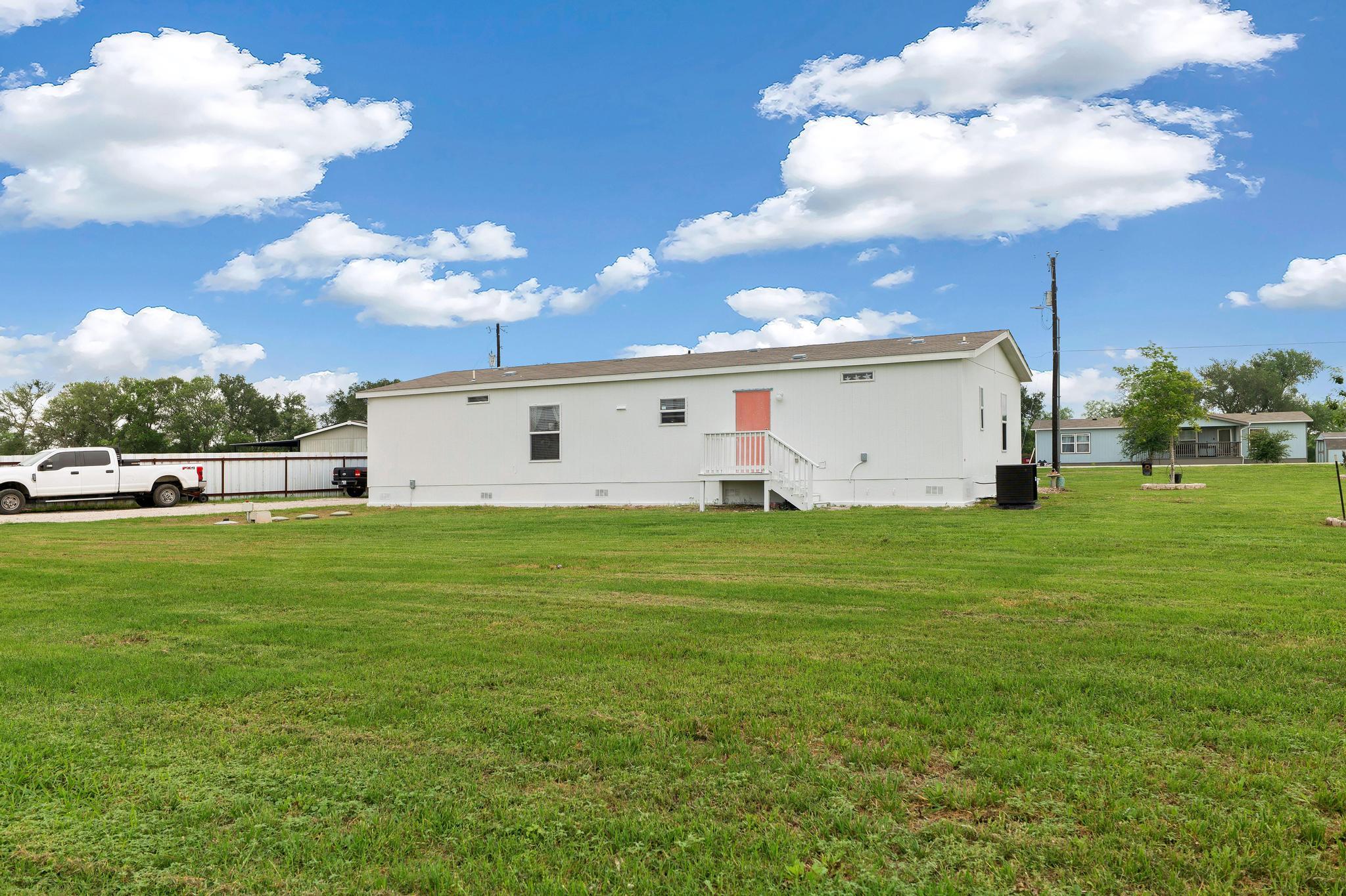 102 Double C Dr, Cedar Creek, TX 78612