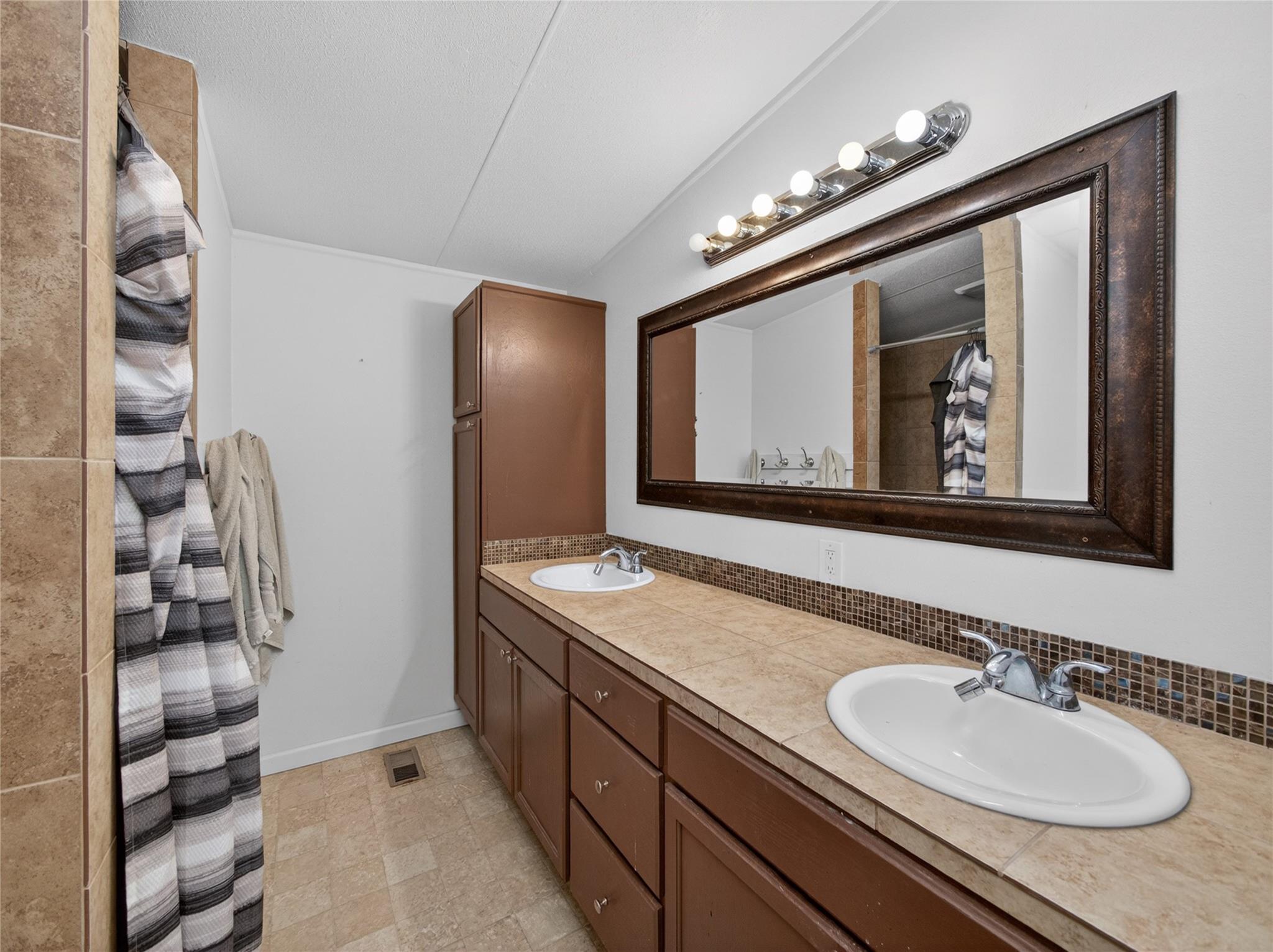 279 Highline Dr, Bastrop, TX 78602