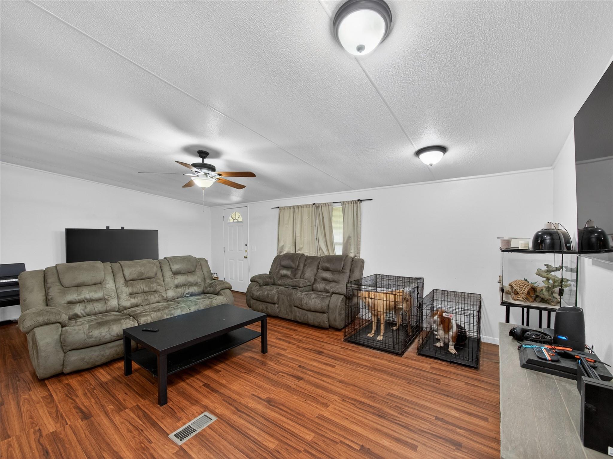 279 Highline Dr, Bastrop, TX 78602