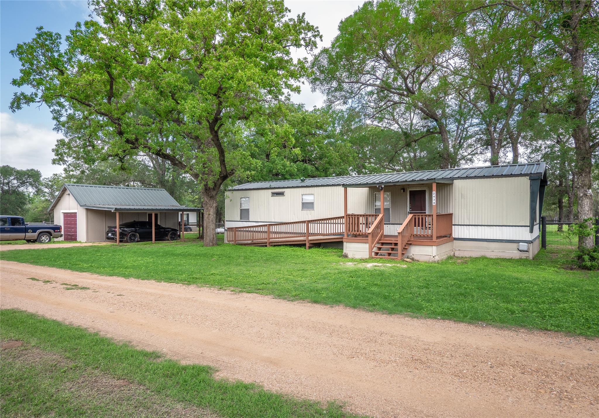 279 Highline Dr, Bastrop, TX 78602