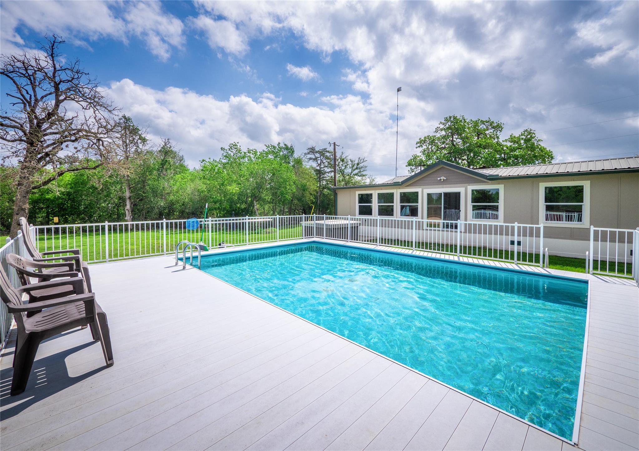 279 Highline Dr, Bastrop, TX 78602