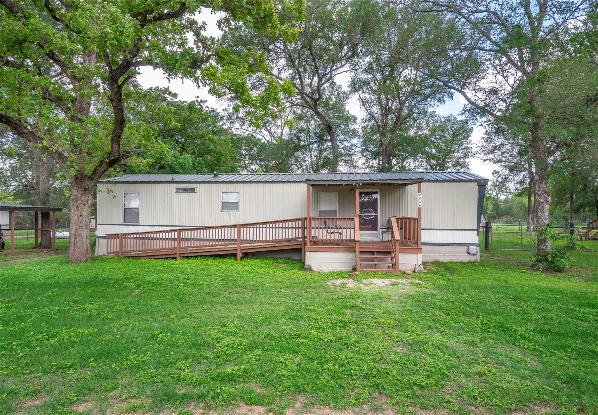 279 Highline Dr, Bastrop, TX 78602