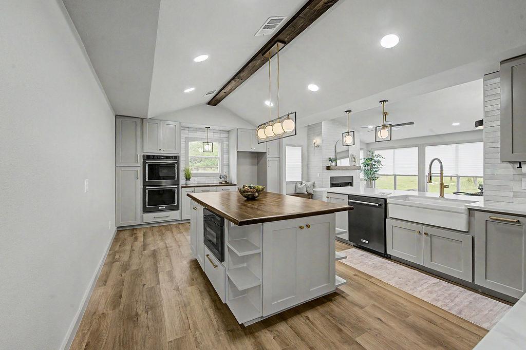 200 E Meadow Ln, Wimberley, TX 78676