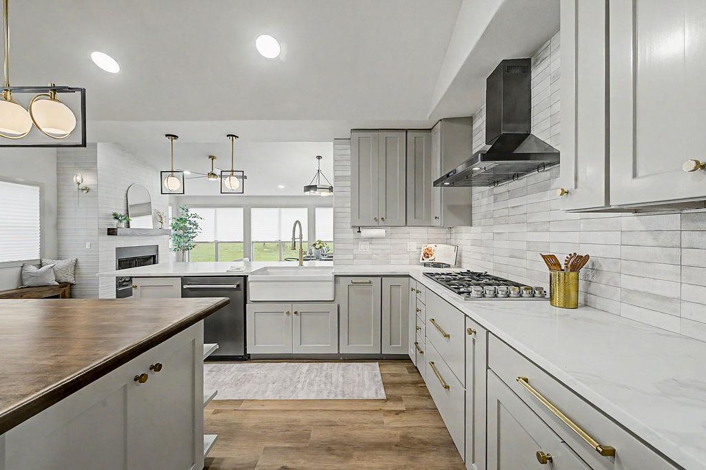 200 E Meadow Ln, Wimberley, TX 78676