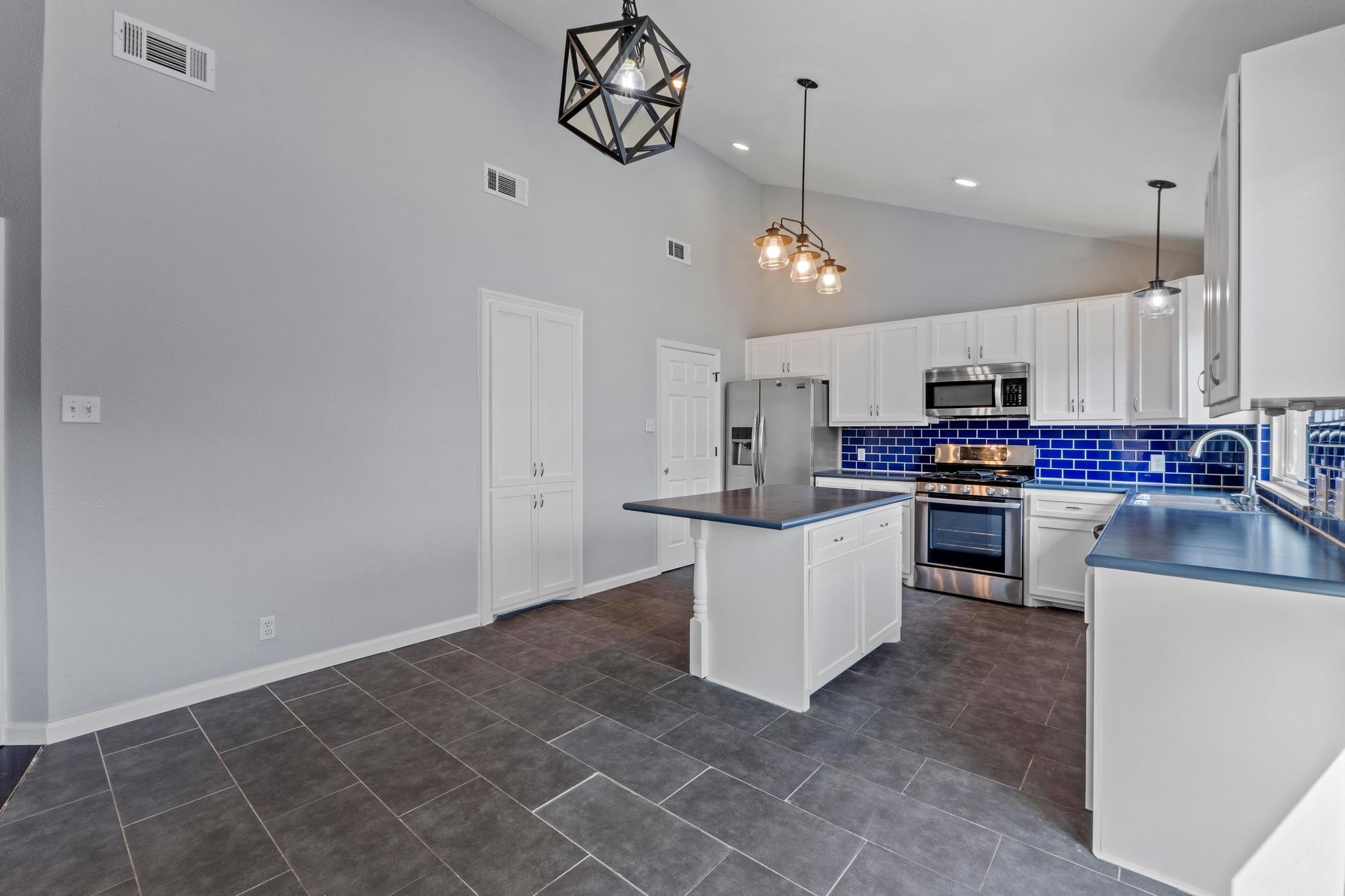 809 Stillhouse Spg, Round Rock, TX 78681