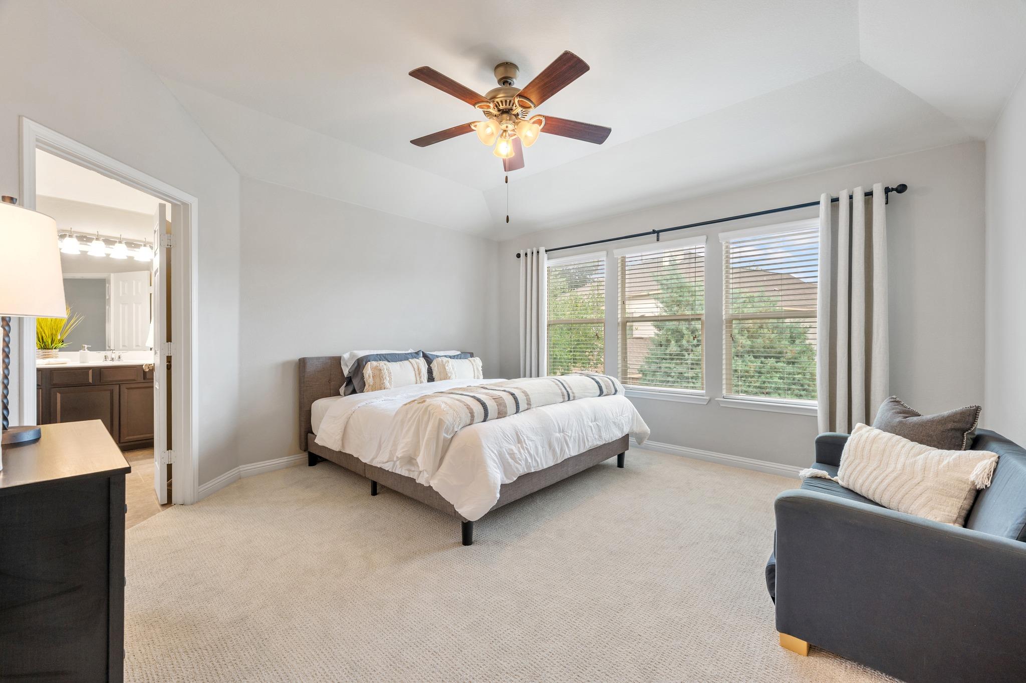 2417 Maxwell Dr, Leander, TX 78641
