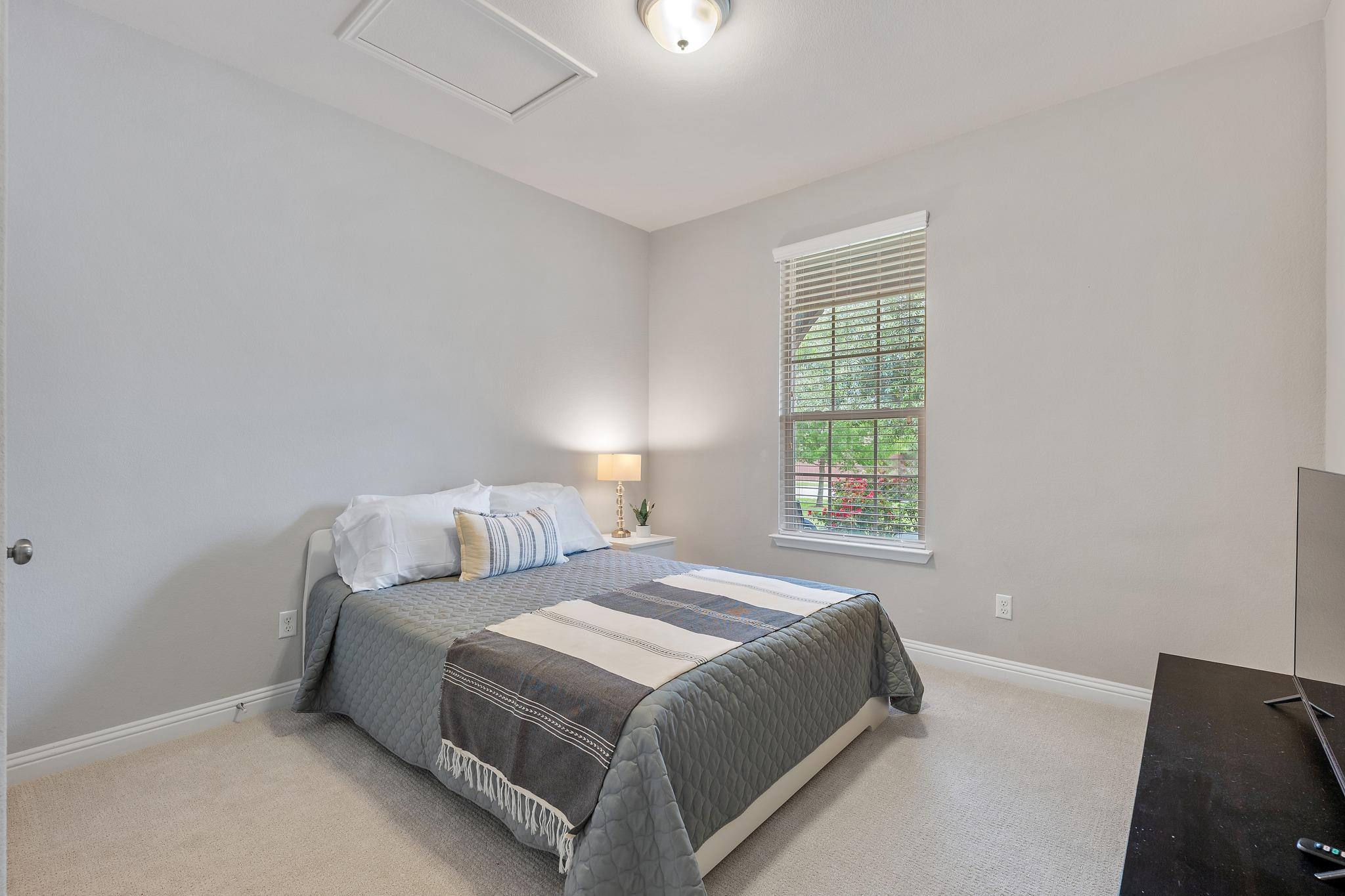 2417 Maxwell Dr, Leander, TX 78641