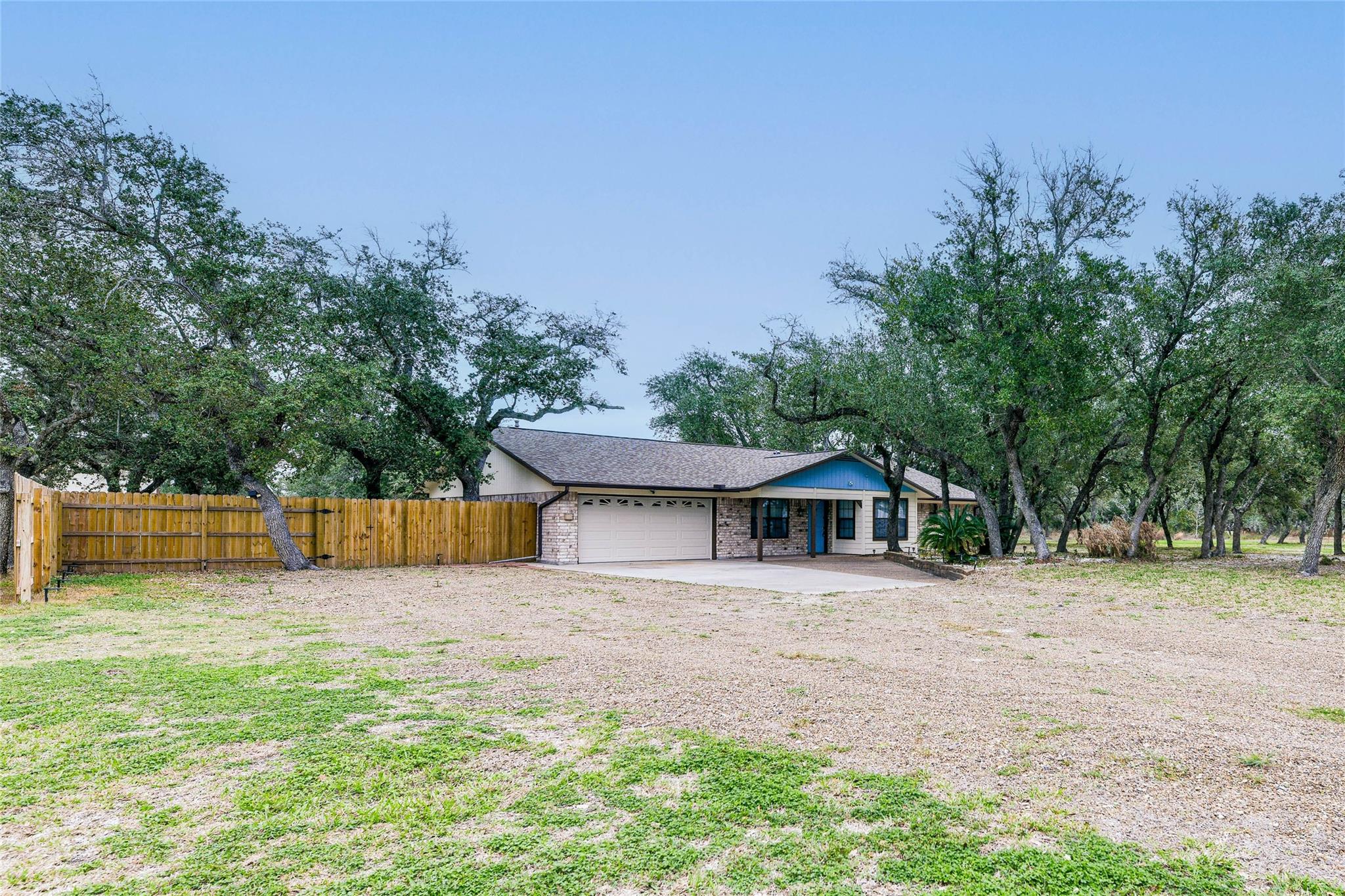 1522-1524 Sixteenth St, Rockport, TX 78382