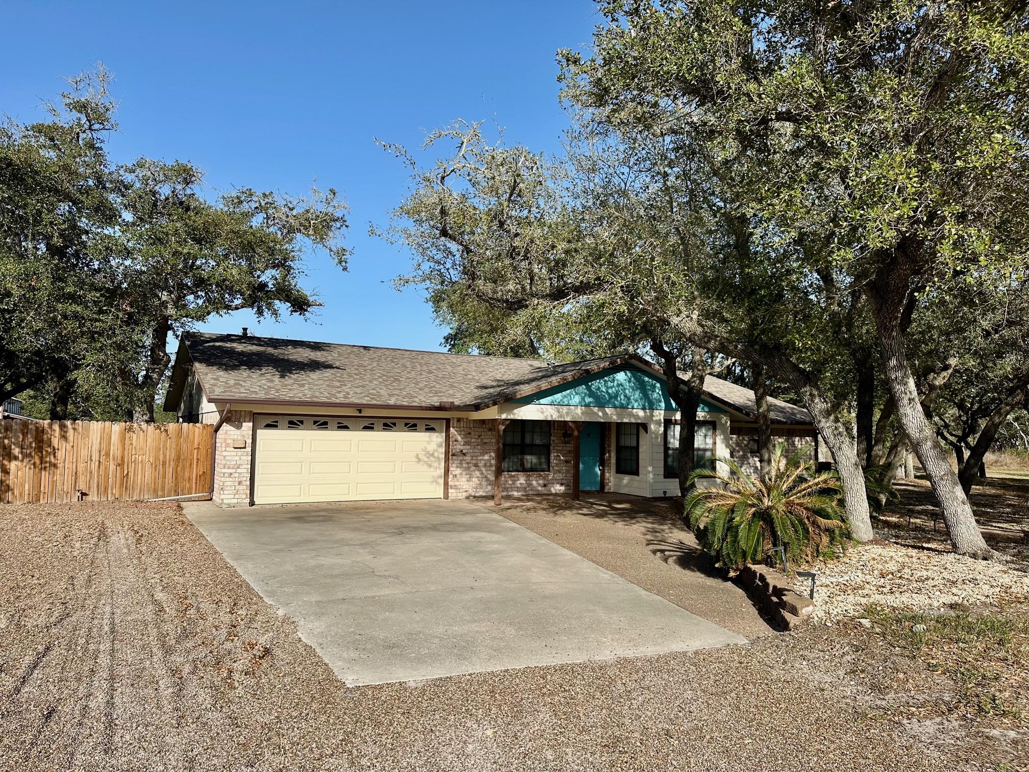 1522-1524 Sixteenth St, Rockport, TX 78382