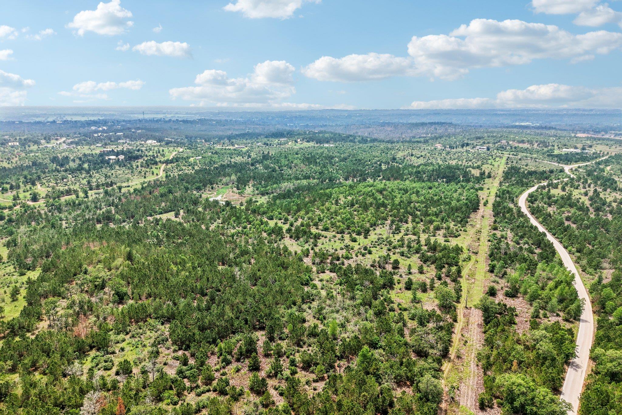 1213 Park Road 1C, Smithville, TX 78957