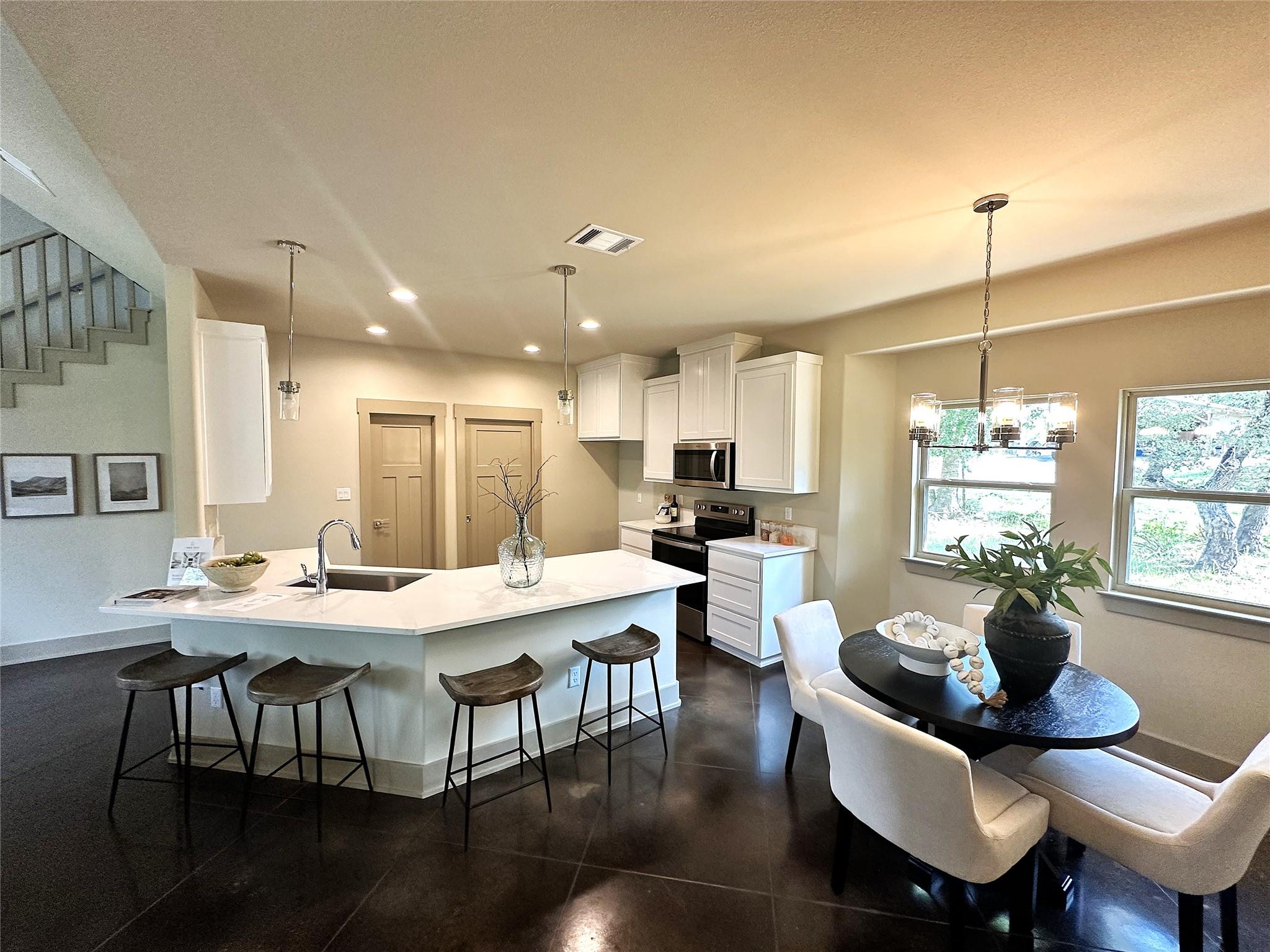 112 Twin Creek Cir, Dripping Springs, TX 78620