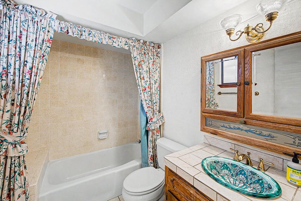 25 Shady Grove Ln, Wimberley, TX 78676