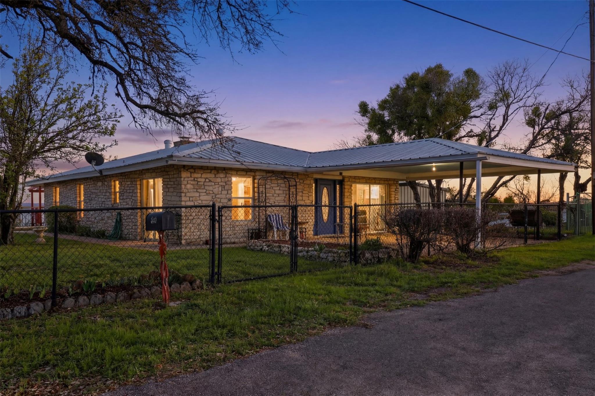 919 Lakeshore Loop, Tow, TX 78672