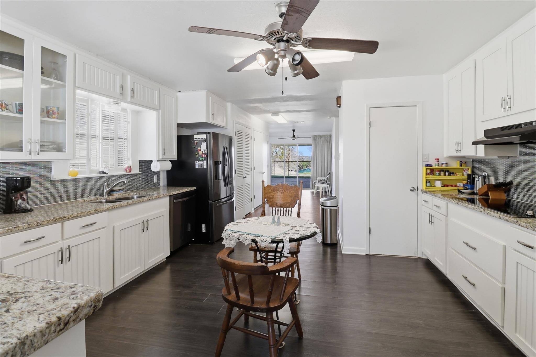 919 Lakeshore Loop, Tow, TX 78672