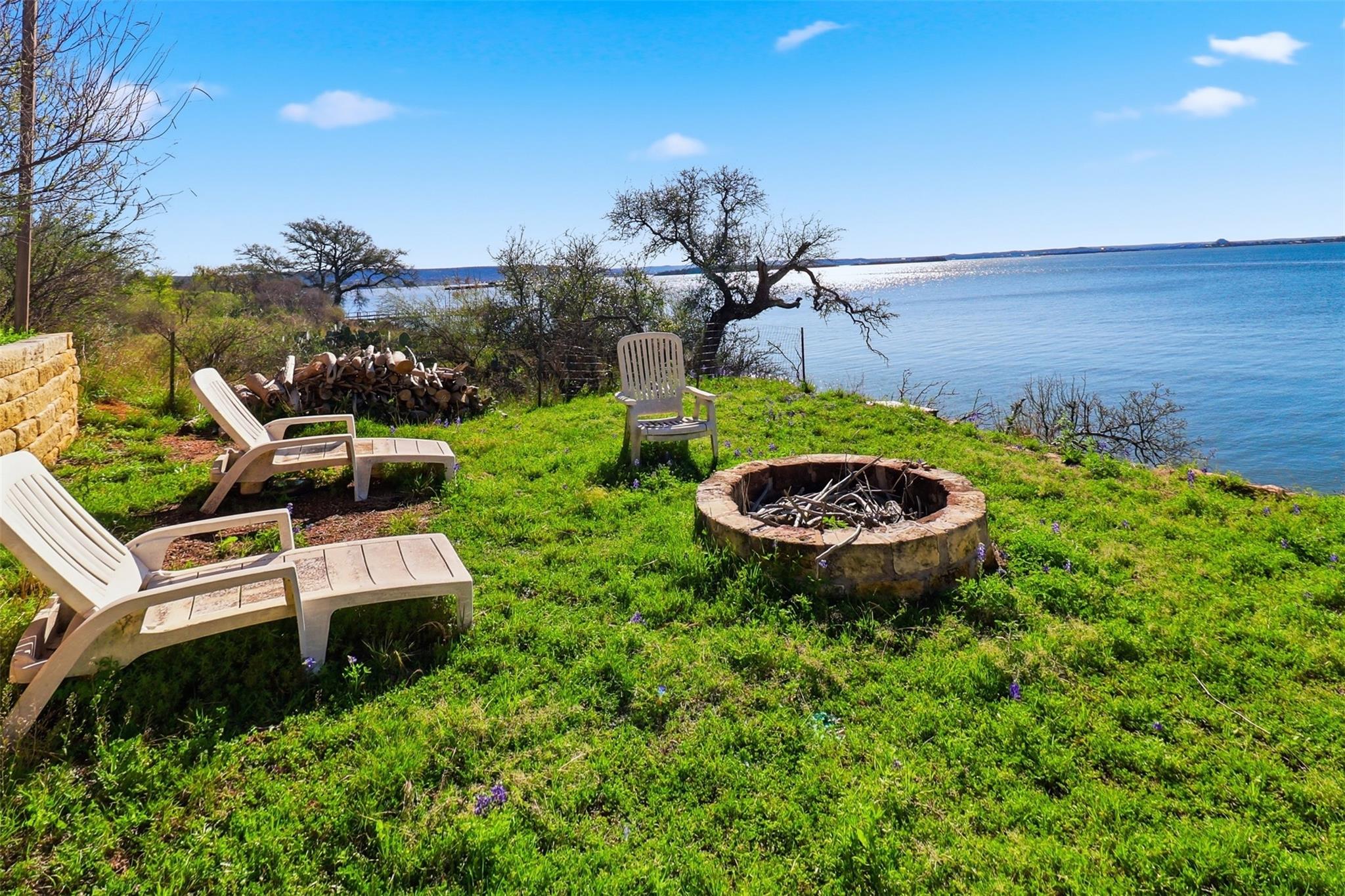 919 Lakeshore Loop, Tow, TX 78672