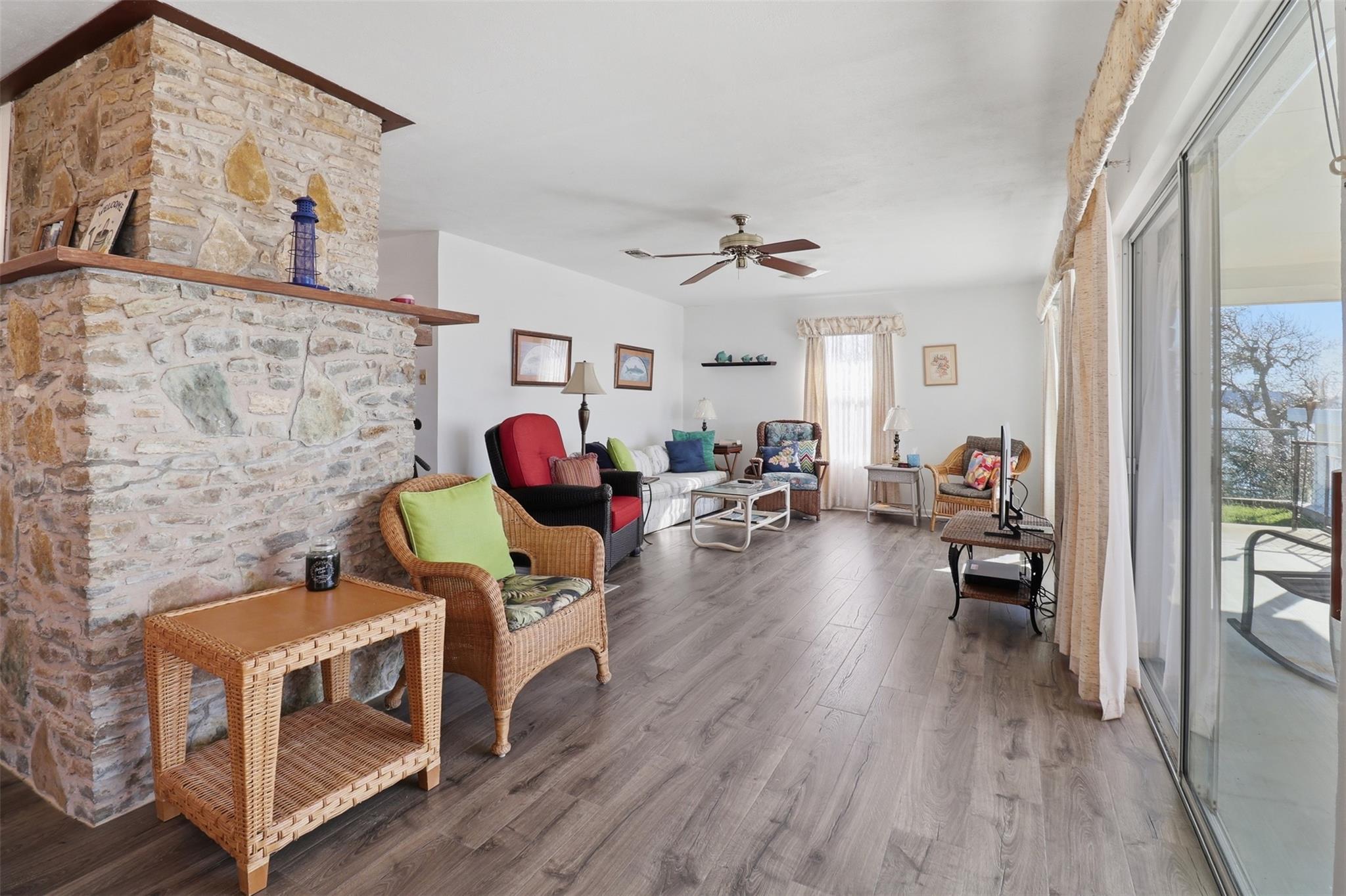 919 Lakeshore Loop, Tow, TX 78672