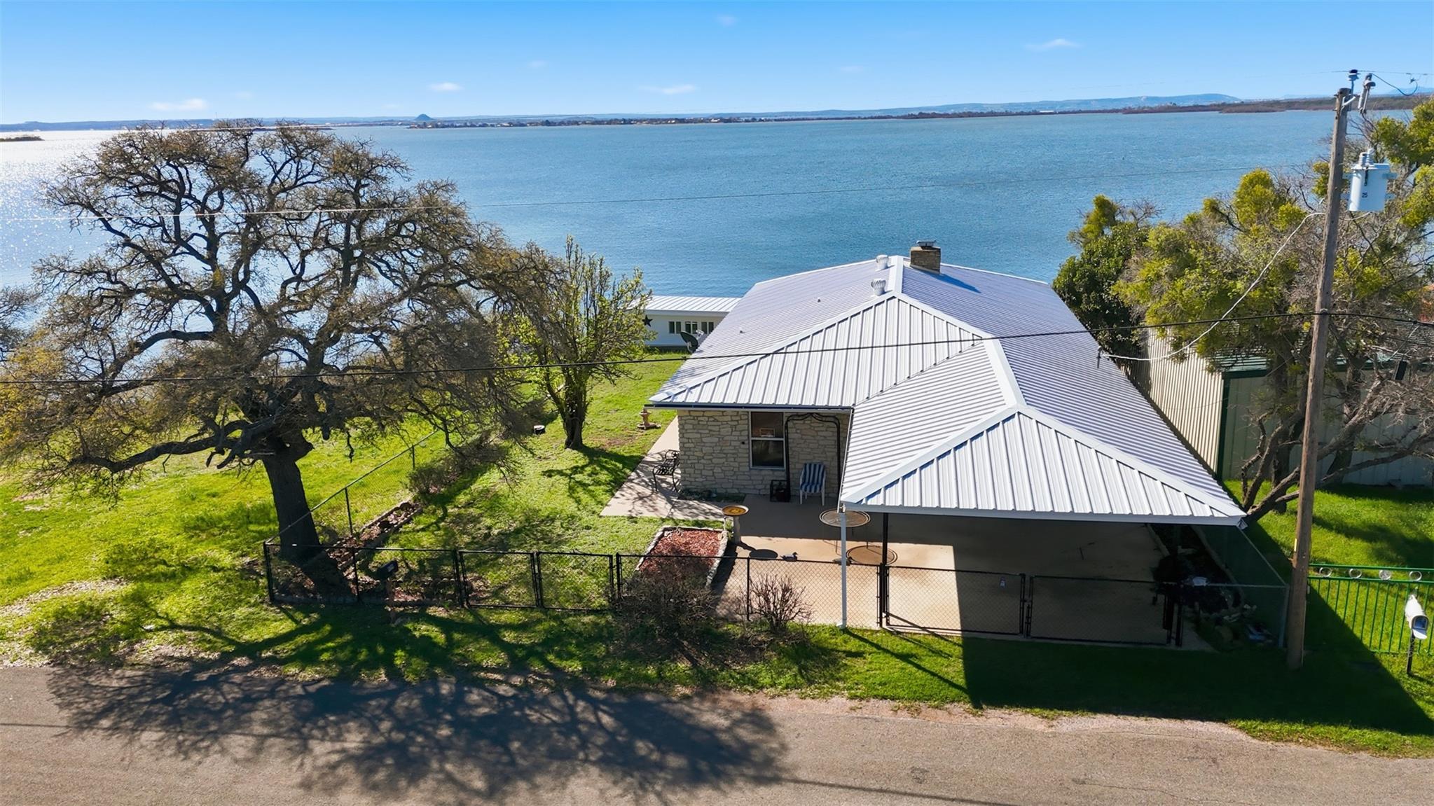 919 Lakeshore Loop, Tow, TX 78672