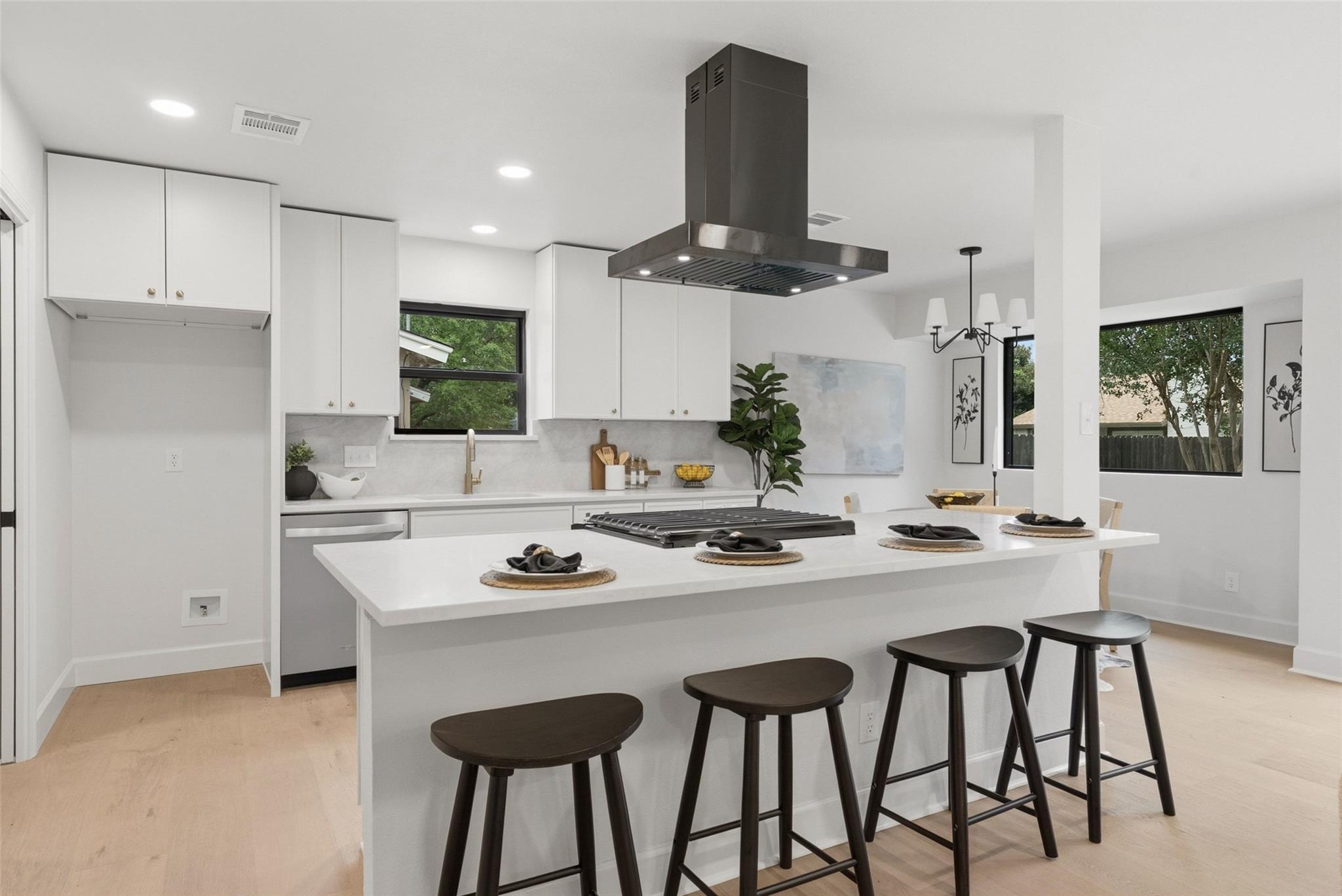 7903 Woodcroft Dr, Austin, TX 78749