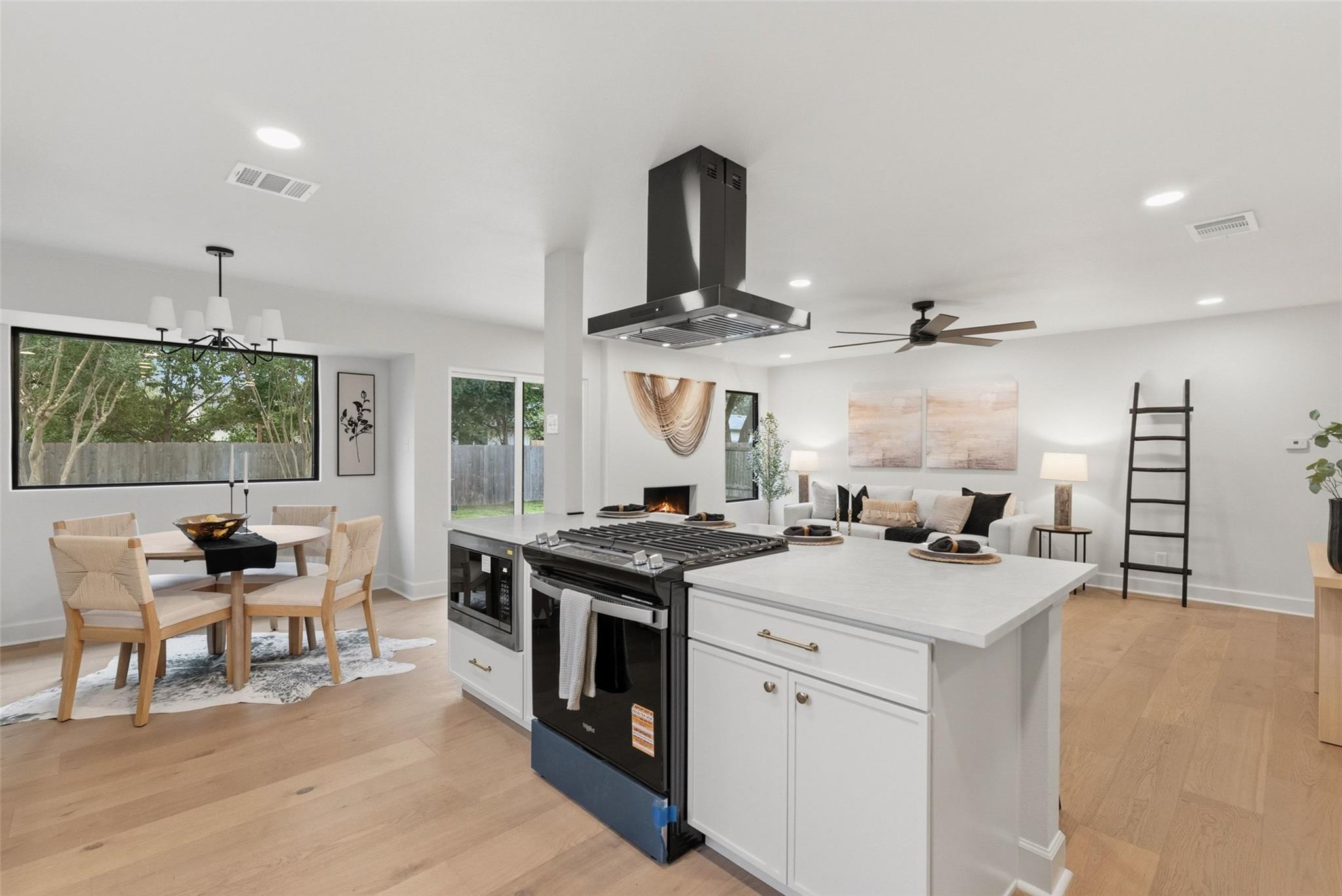 7903 Woodcroft Dr, Austin, TX 78749