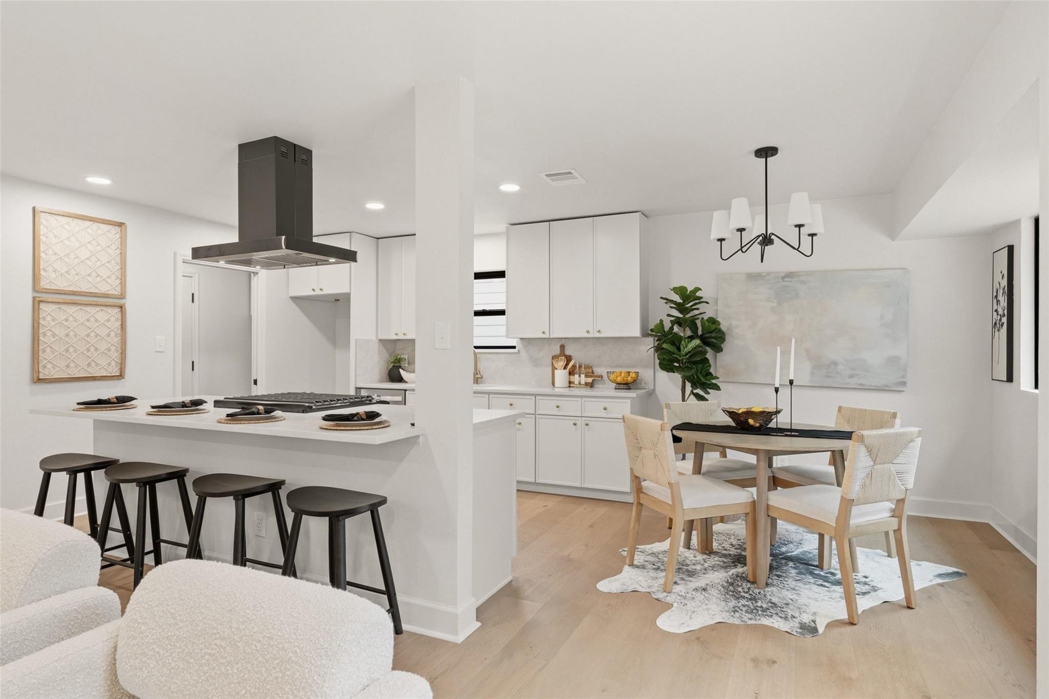 7903 Woodcroft Dr, Austin, TX 78749