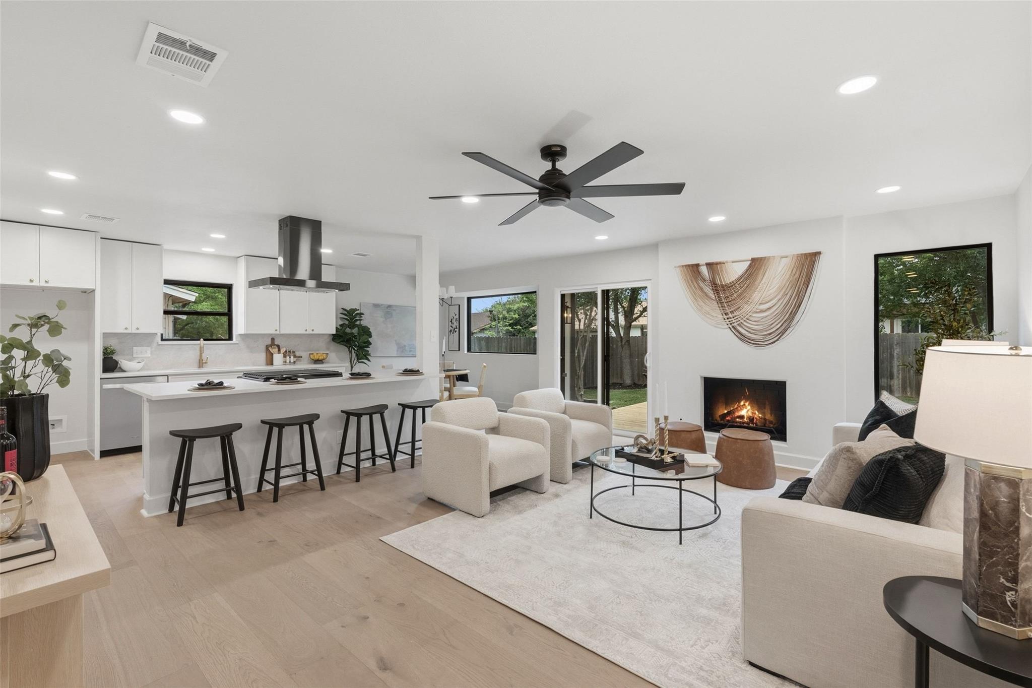 7903 Woodcroft Dr, Austin, TX 78749