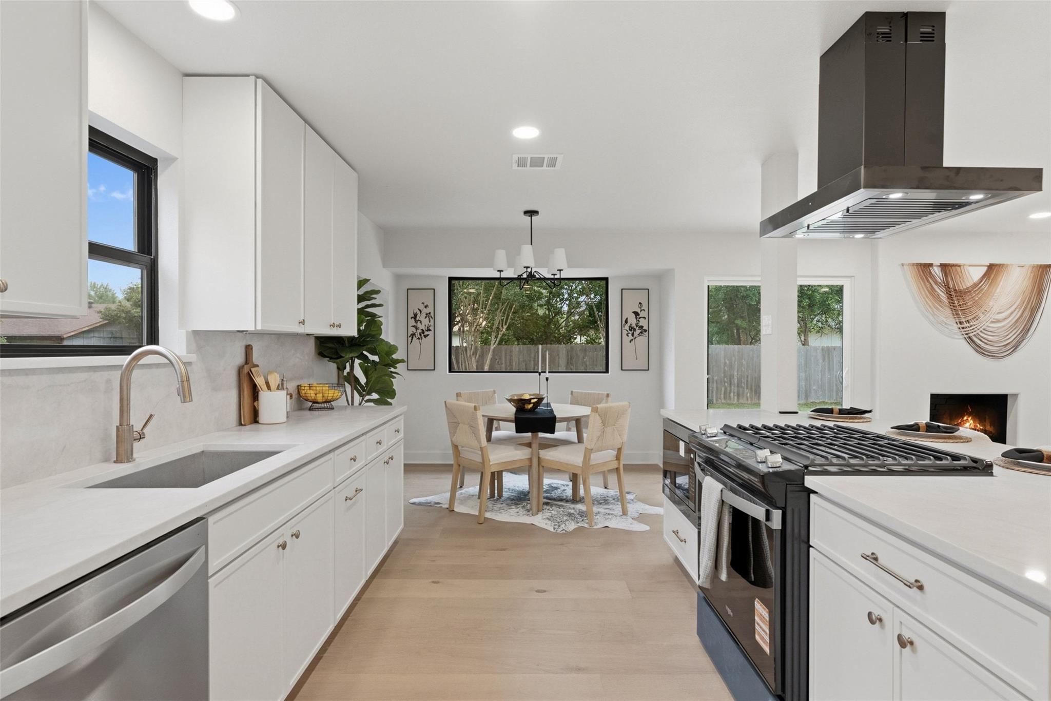 7903 Woodcroft Dr, Austin, TX 78749