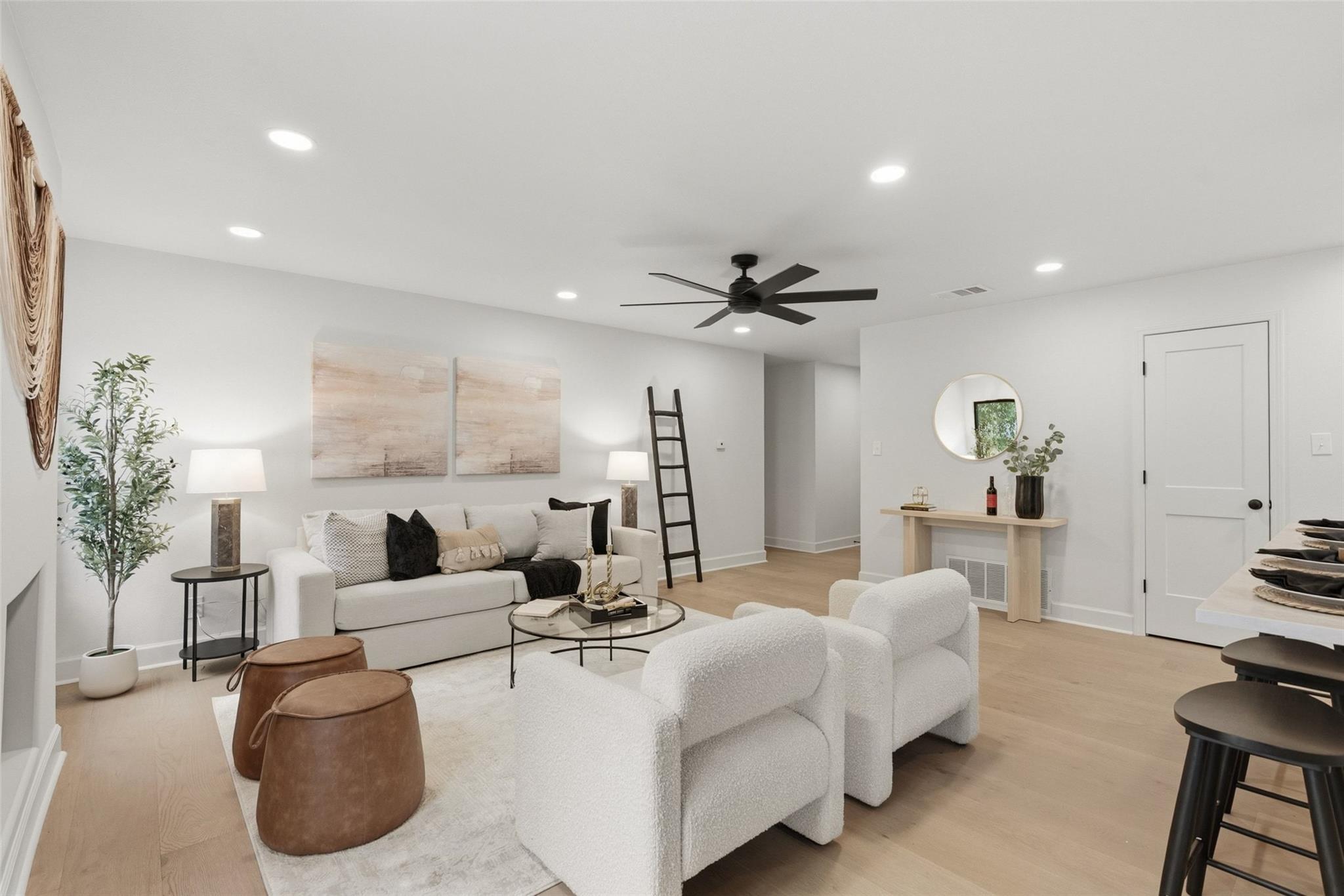 7903 Woodcroft Dr, Austin, TX 78749