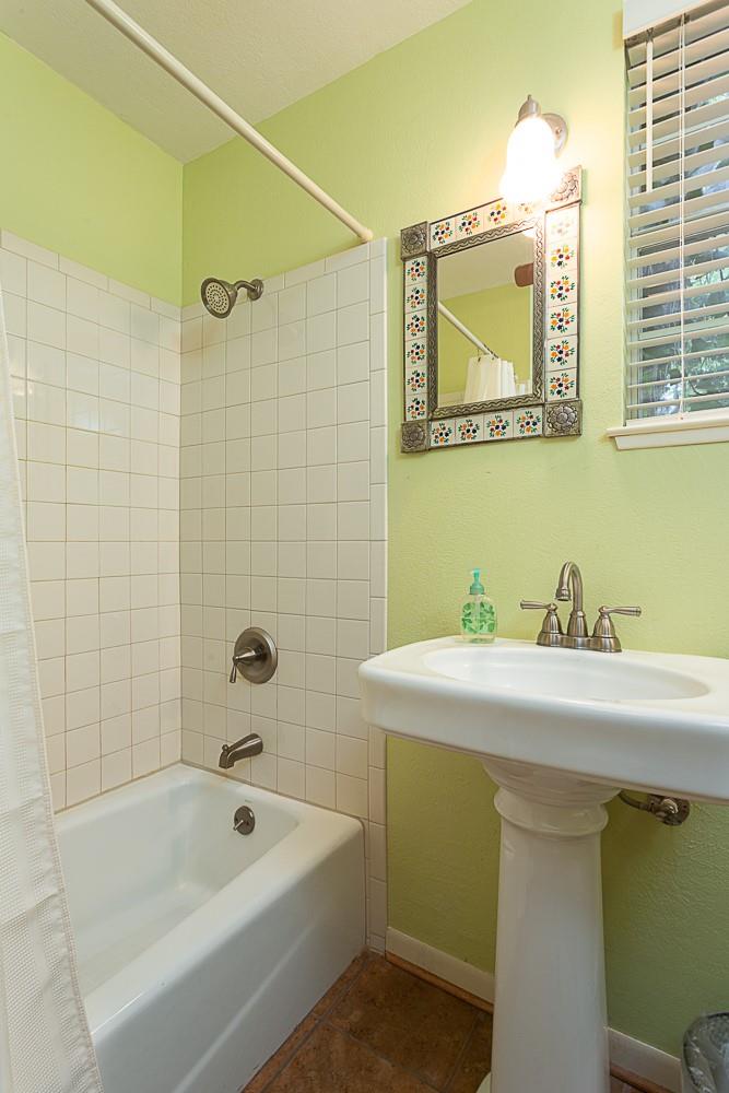 3721 Firemans Trl, Lago Vista, TX 78645