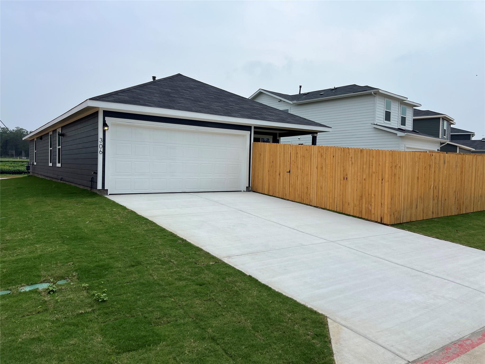 306 Constanza Trl, Bastrop, TX 78602