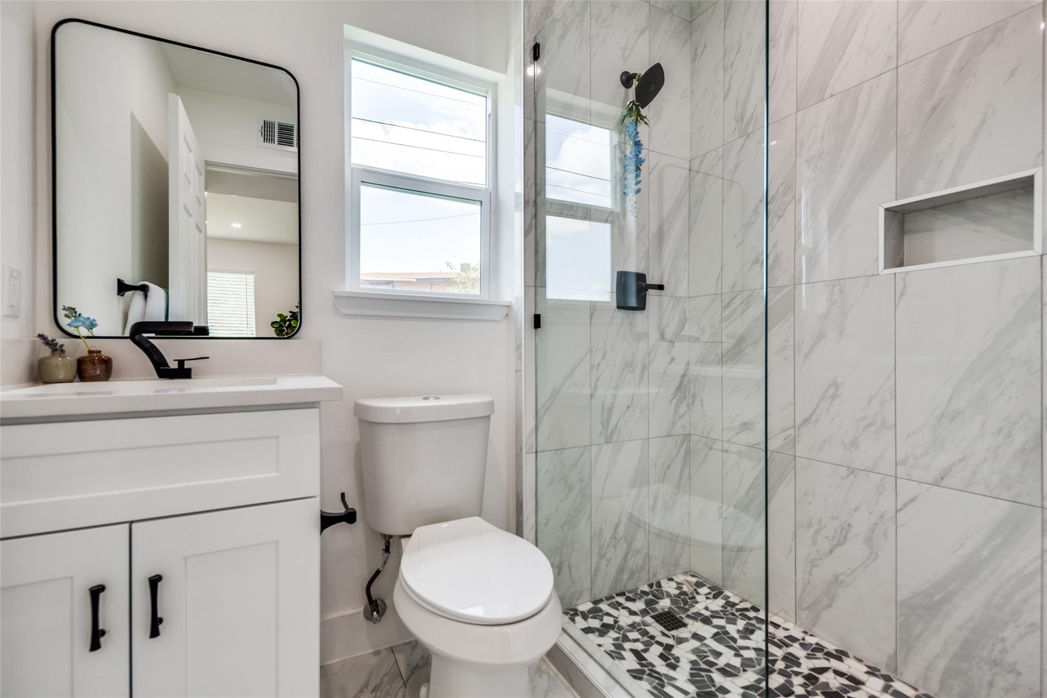 1200 E 52nd St # 209, Austin, TX 78723
