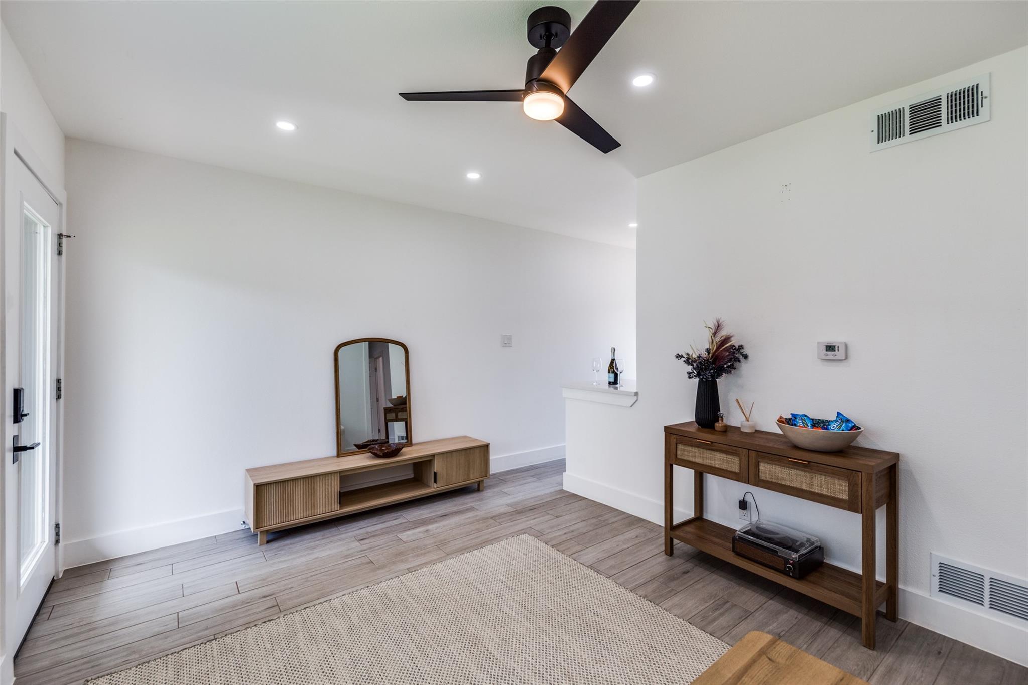 1200 E 52nd St # 209, Austin, TX 78723