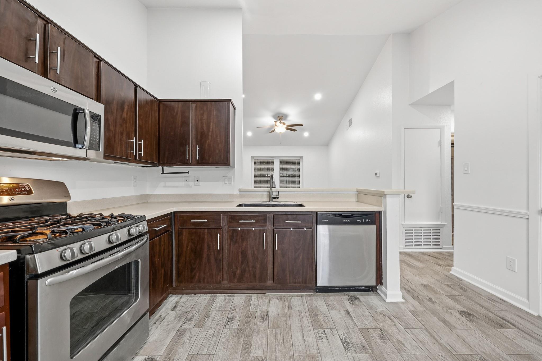 1411 Gracy Farms Ln # 73, Austin, TX 78758