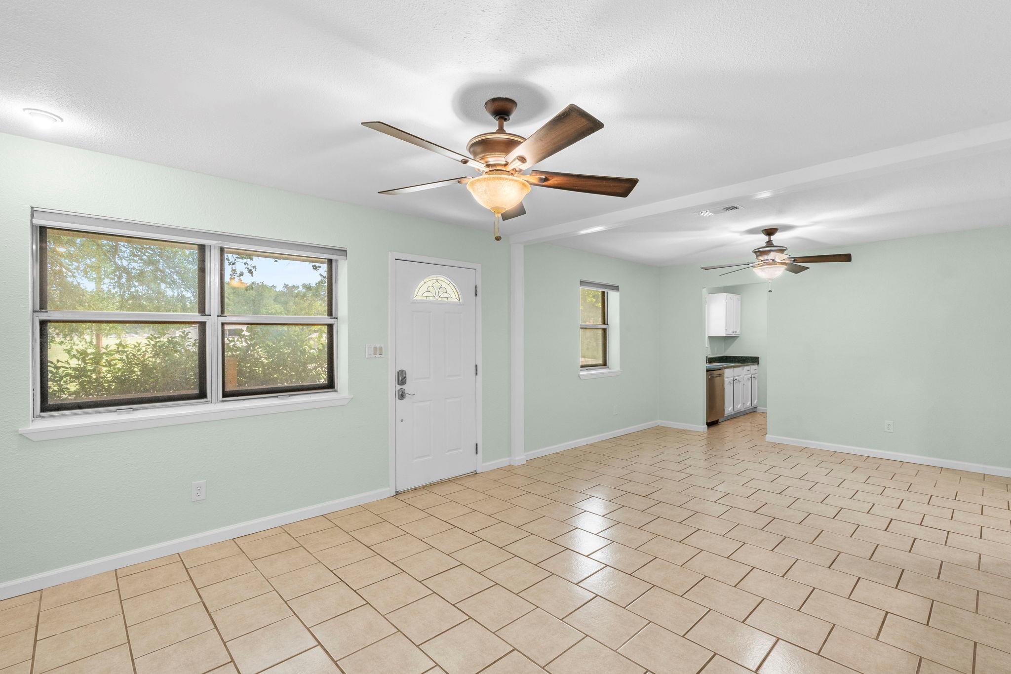 903 Mimosa Dr, Lockhart, TX 78644