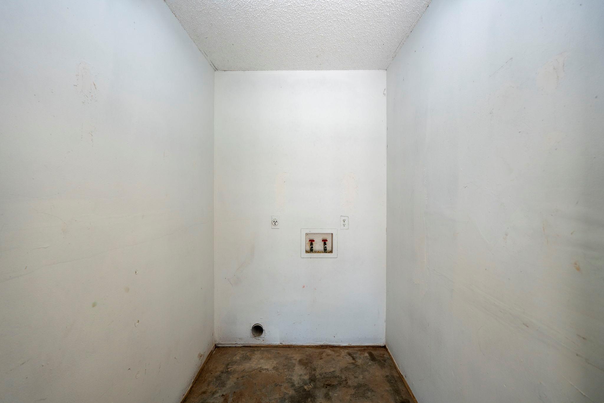 903 Mimosa Dr, Lockhart, TX 78644