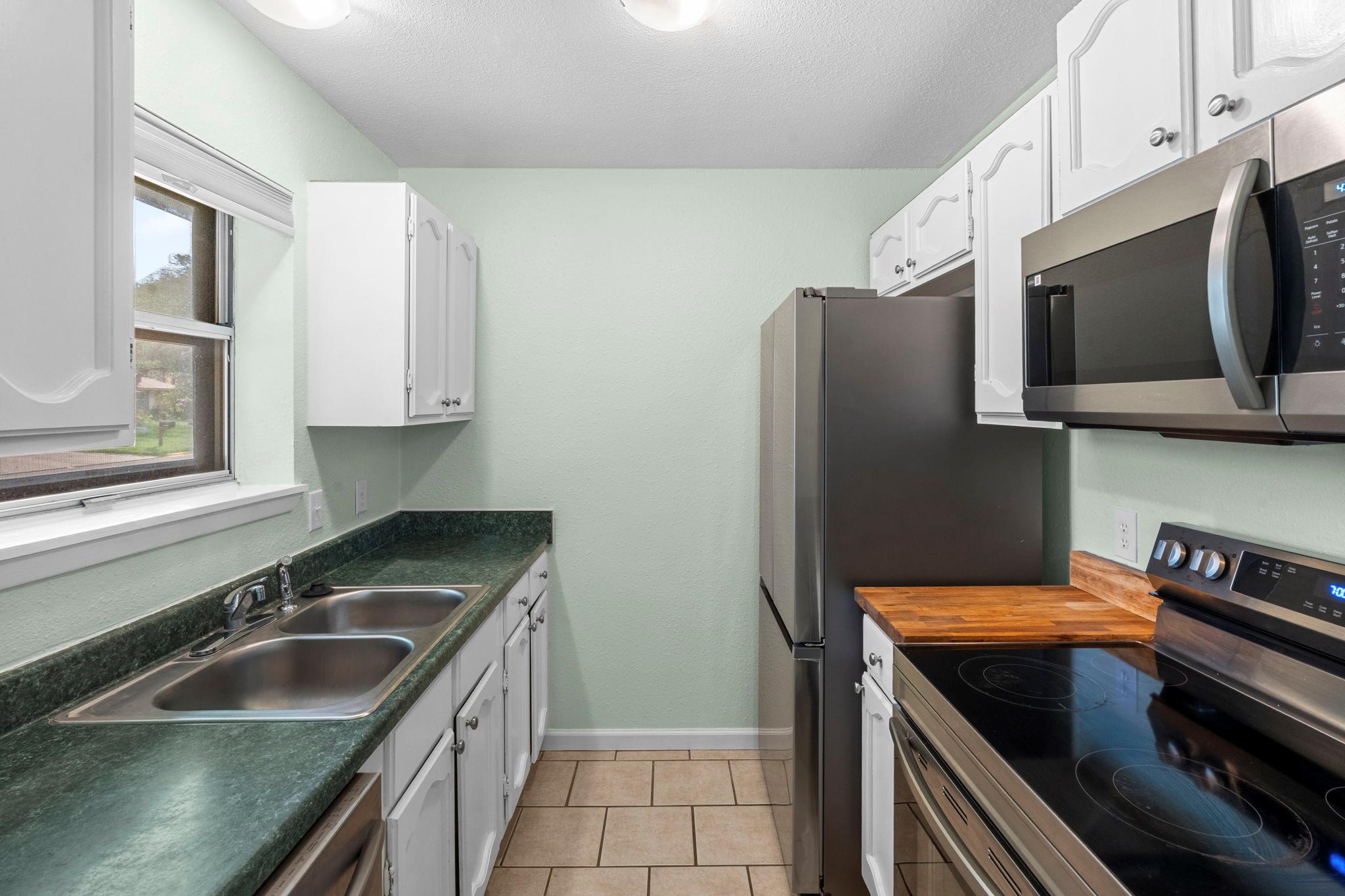 903 Mimosa Dr, Lockhart, TX 78644