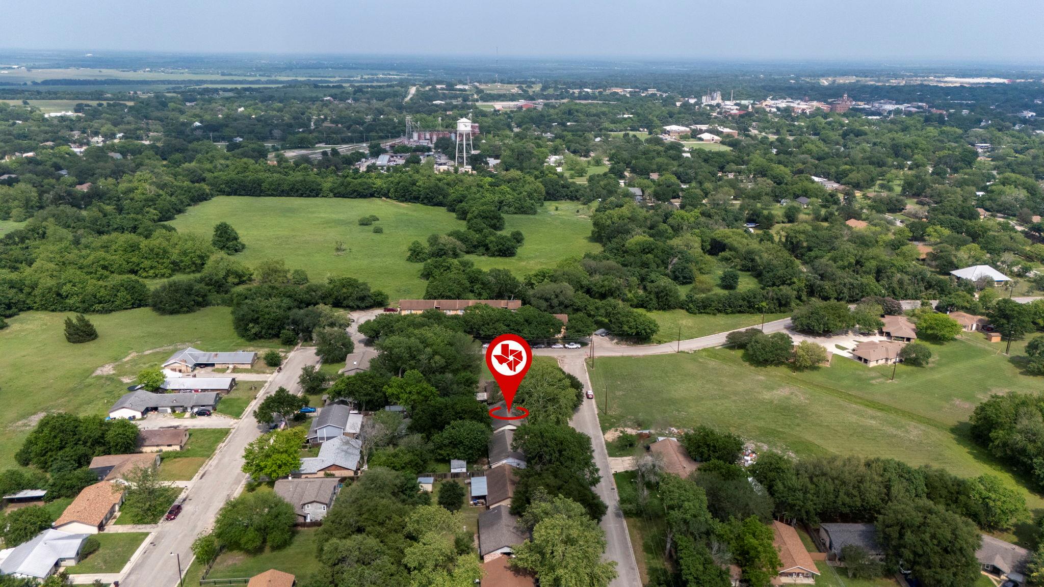 903 Mimosa Dr, Lockhart, TX 78644