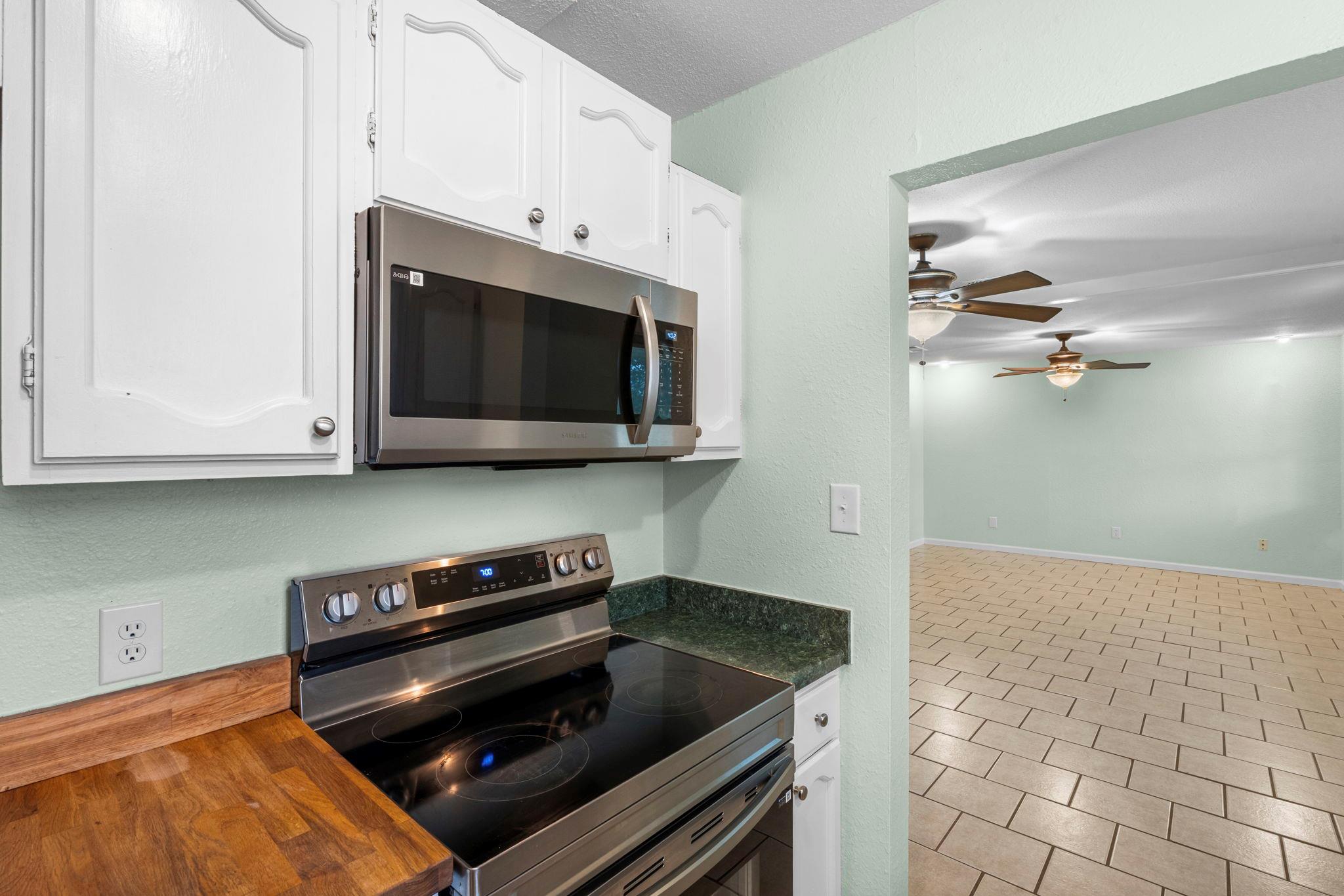 903 Mimosa Dr, Lockhart, TX 78644