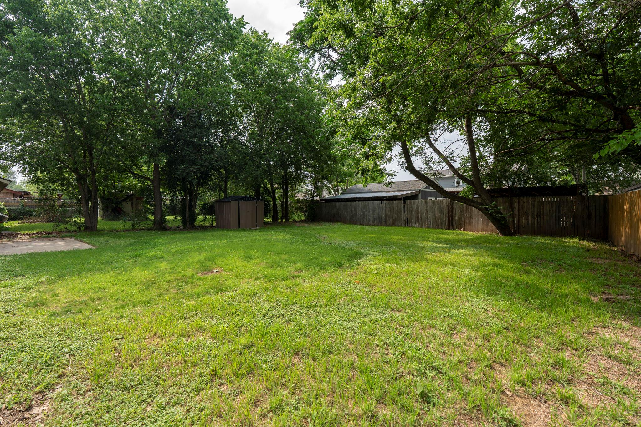 903 Mimosa Dr, Lockhart, TX 78644