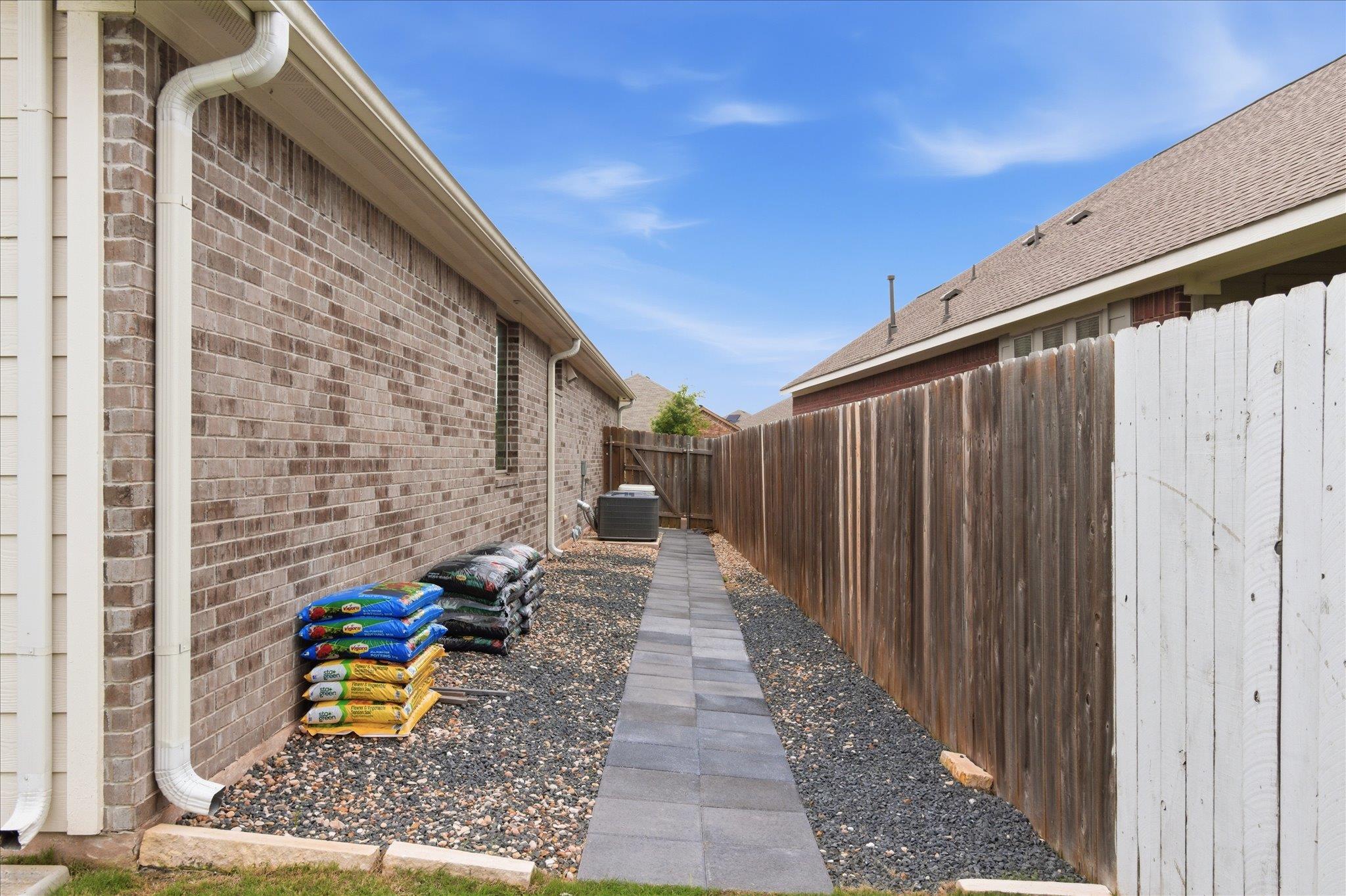 7525 Lombardy Loop, Round Rock, TX 78665