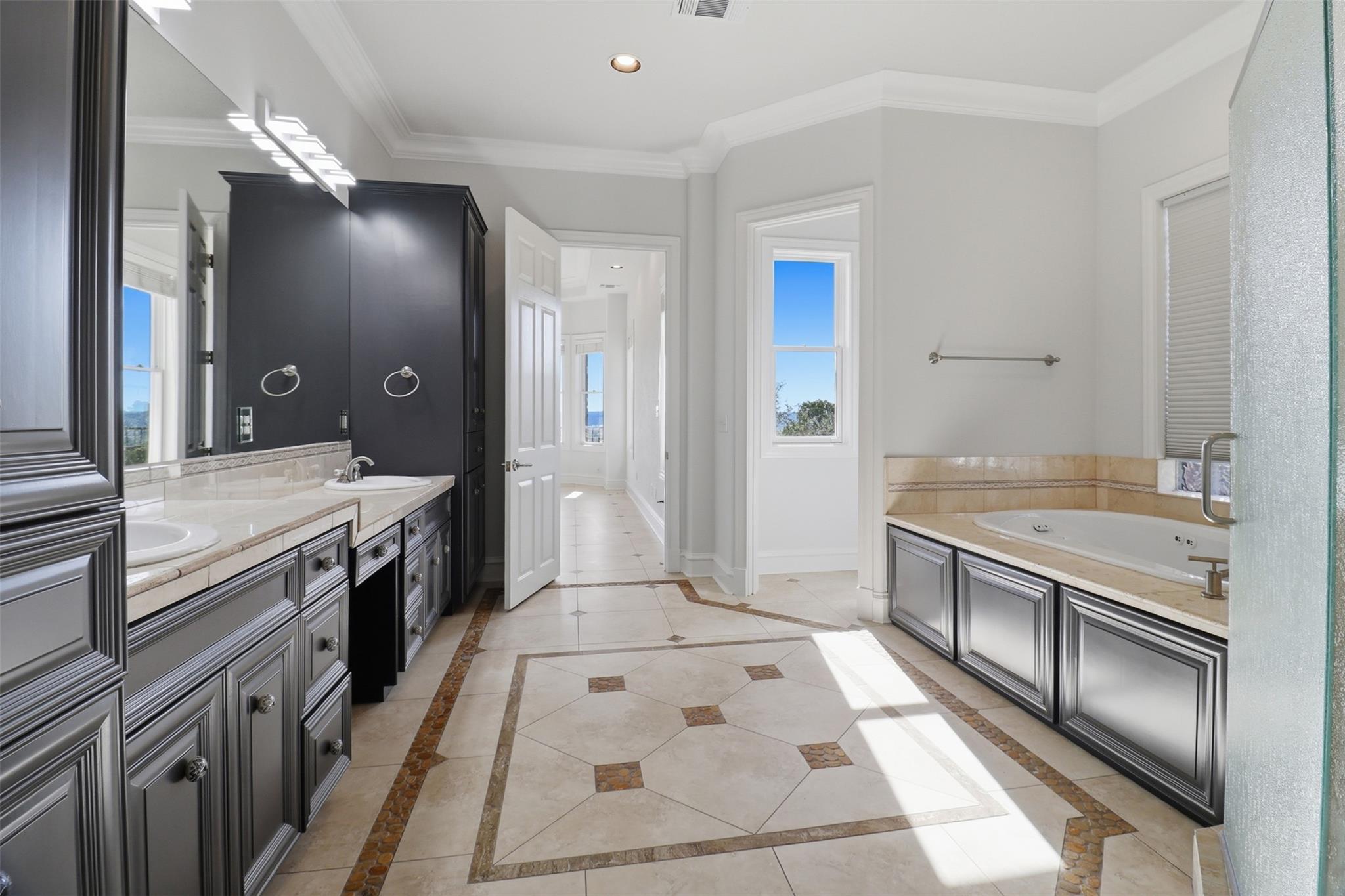 1071 Escalar Dr, Buchanan Dam, TX 78609