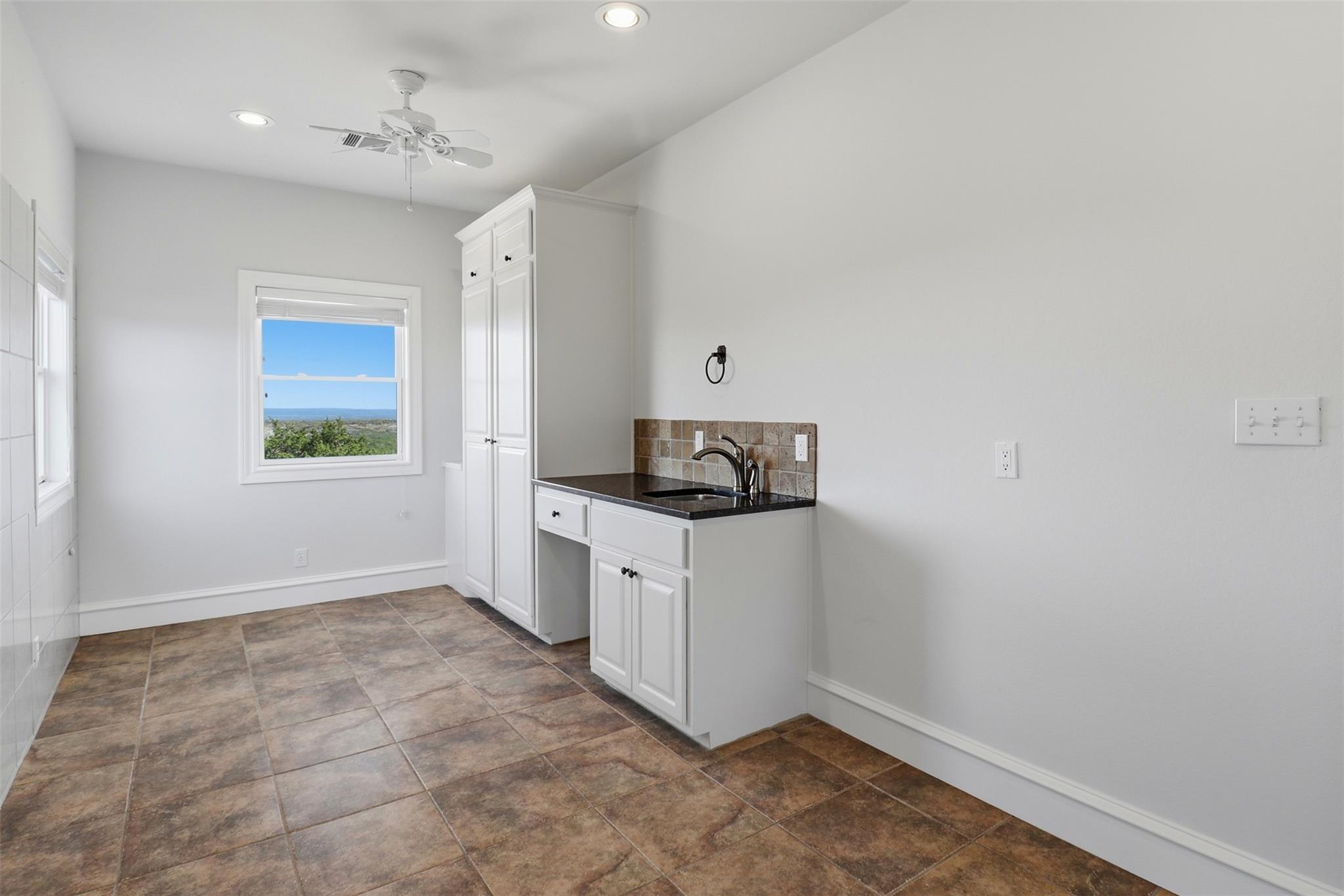 1071 Escalar Dr, Buchanan Dam, TX 78609