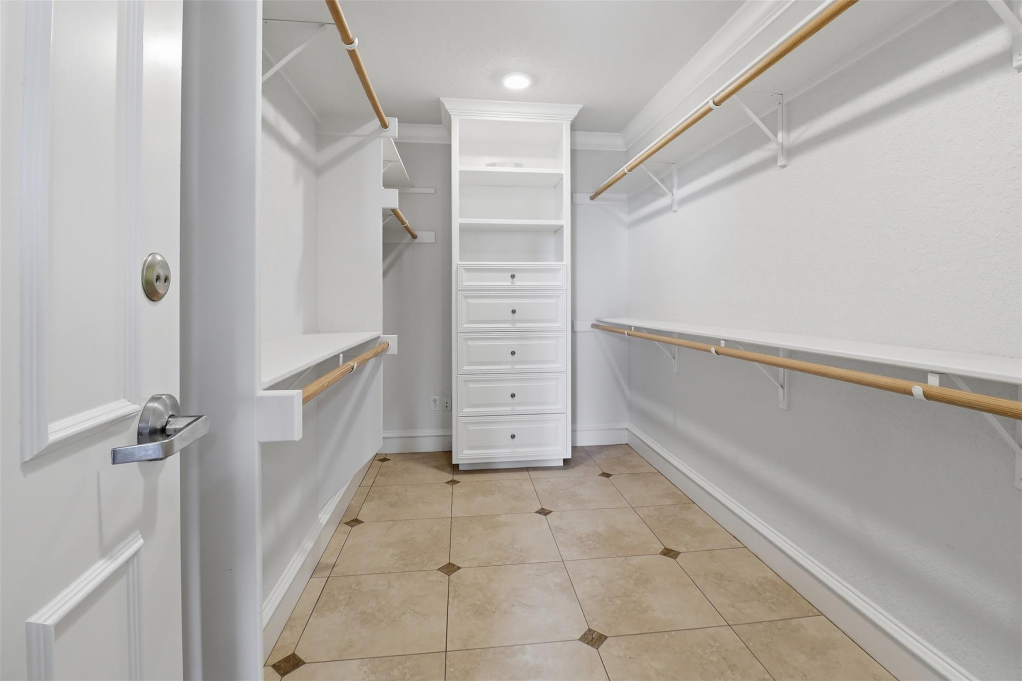 1071 Escalar Dr, Buchanan Dam, TX 78609