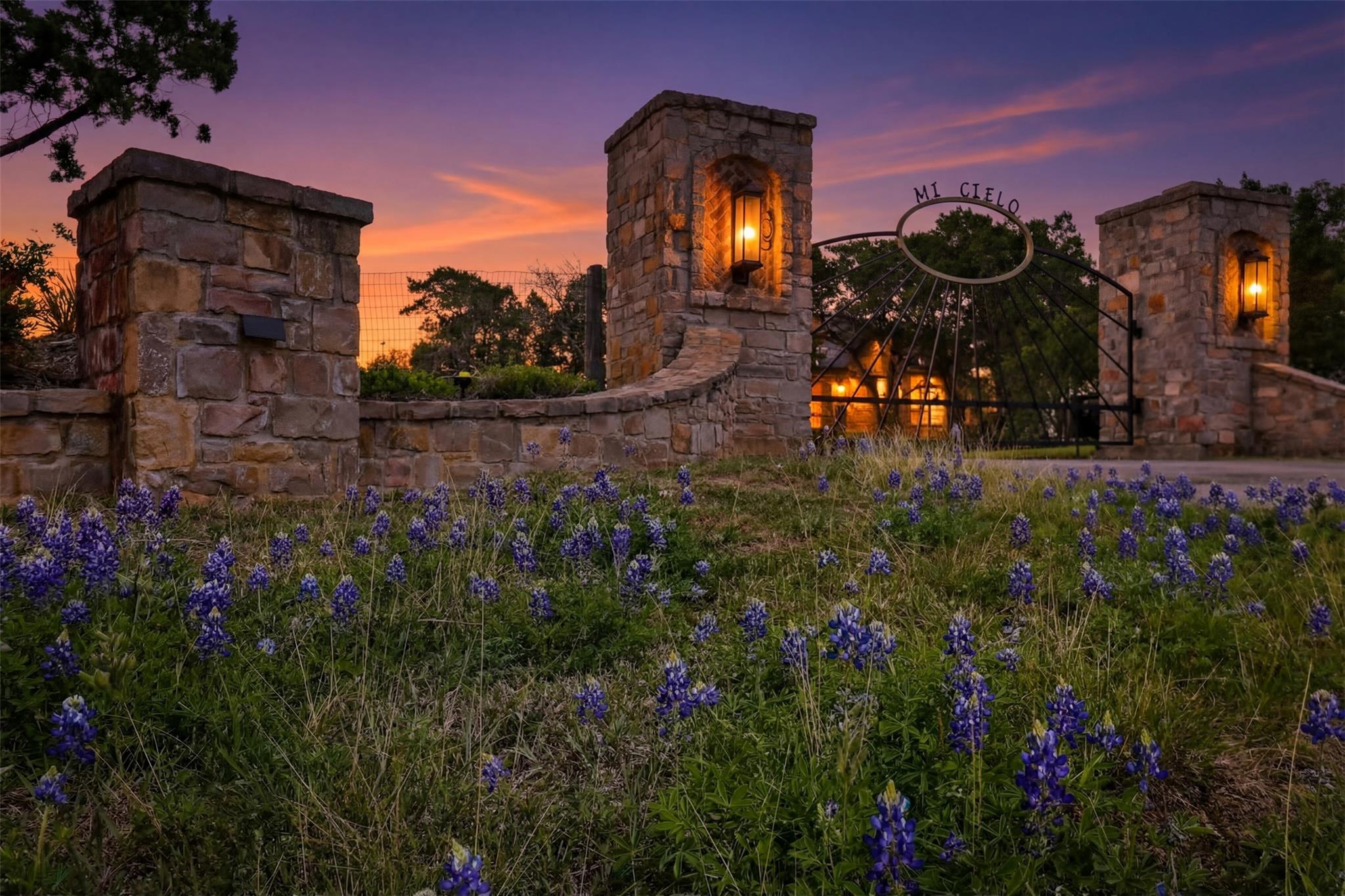 1071 Escalar Dr, Buchanan Dam, TX 78609
