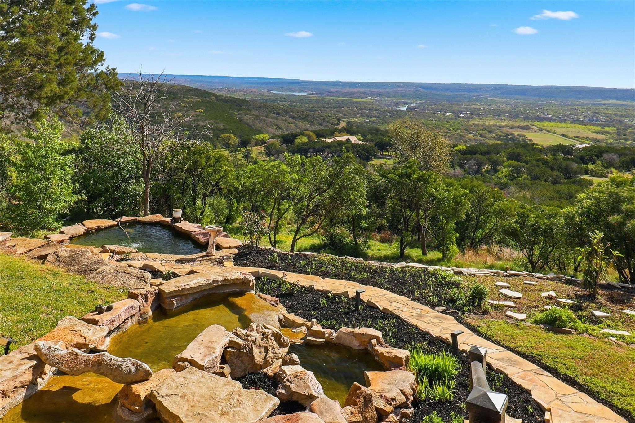 1071 Escalar Dr, Buchanan Dam, TX 78609